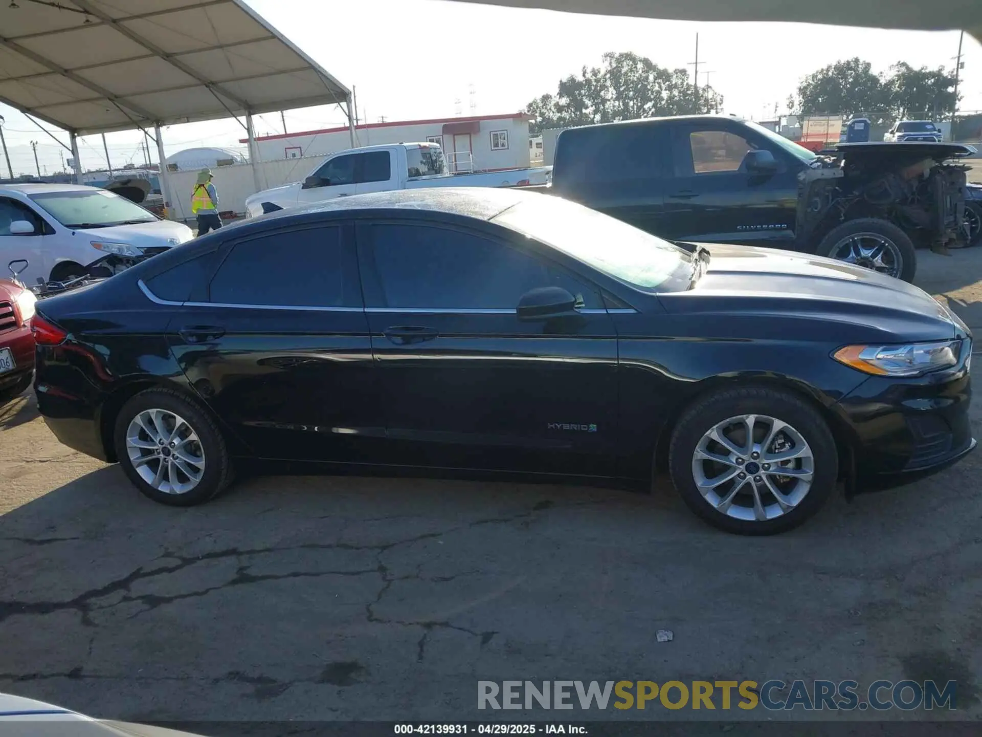 13 Фотография поврежденного автомобиля 3FA6P0LU1KR284400 FORD FUSION HYBRID 2019