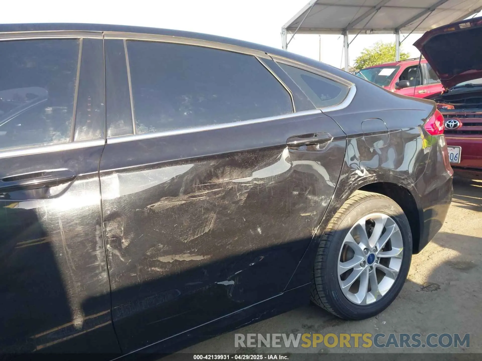6 Фотография поврежденного автомобиля 3FA6P0LU1KR284400 FORD FUSION HYBRID 2019