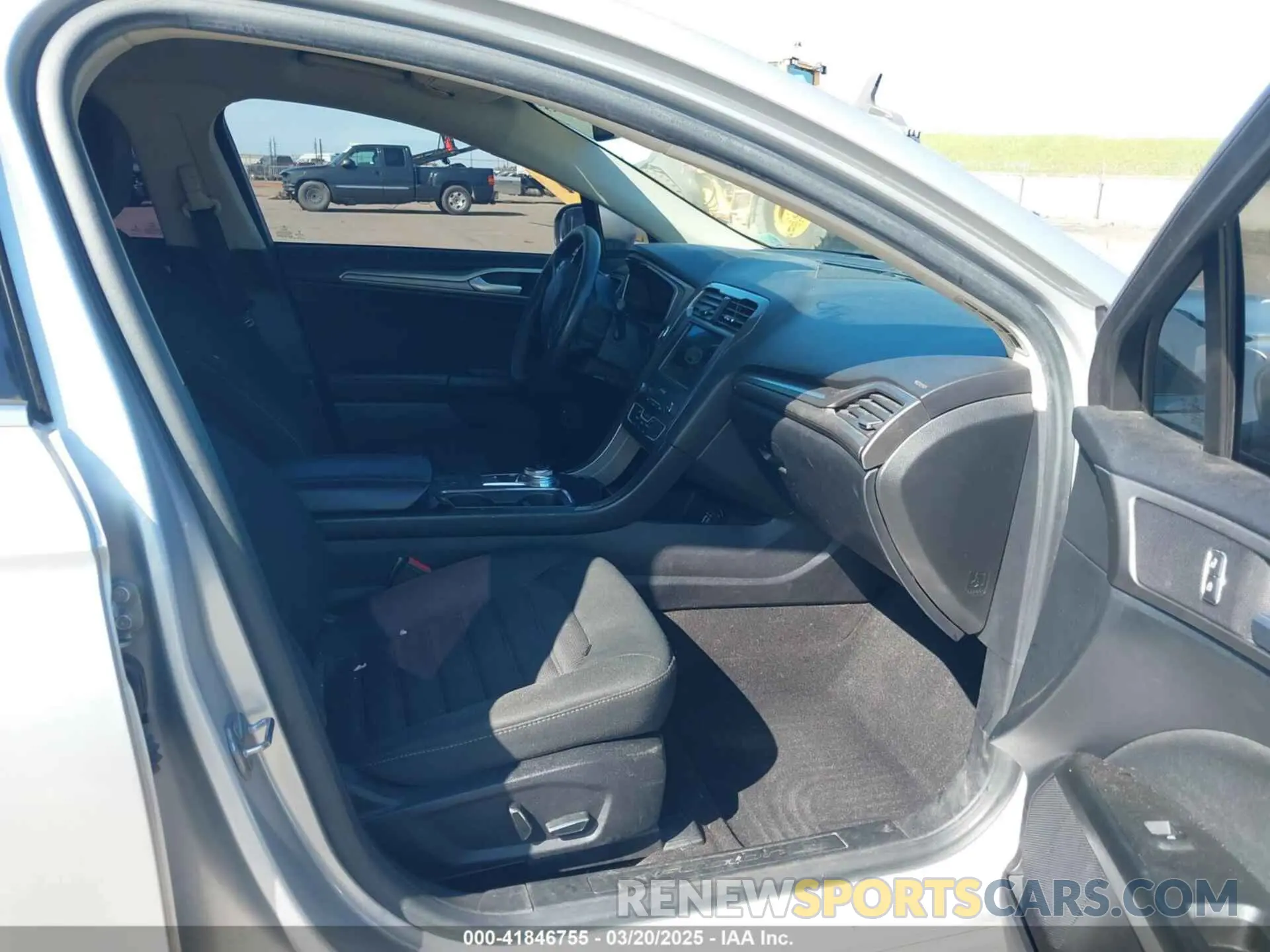 5 Photograph of a damaged car 3FA6P0LU2KR188503 FORD FUSION HYBRID 2019
