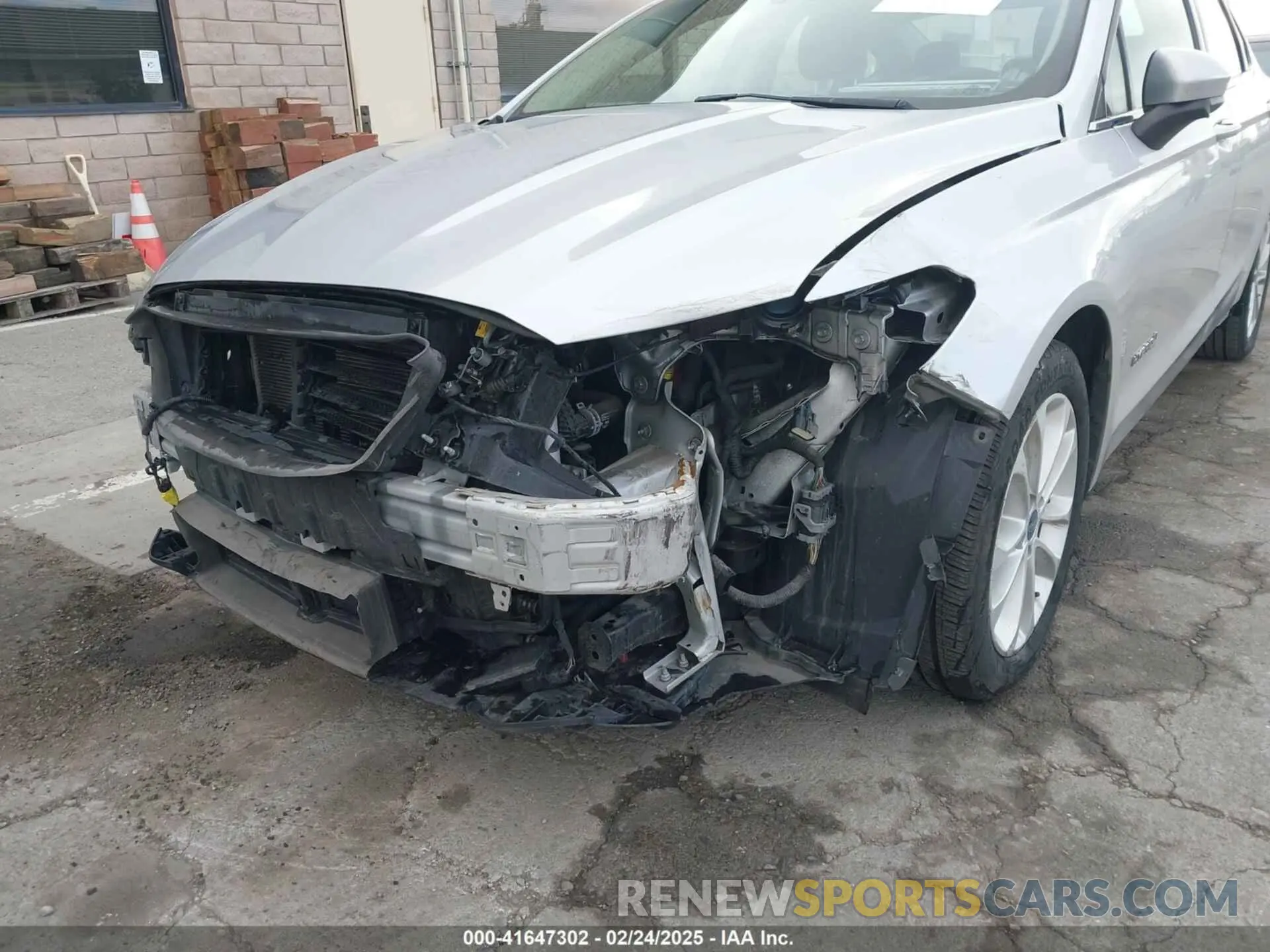 6 Photograph of a damaged car 3FA6P0LU2KR200083 FORD FUSION HYBRID 2019