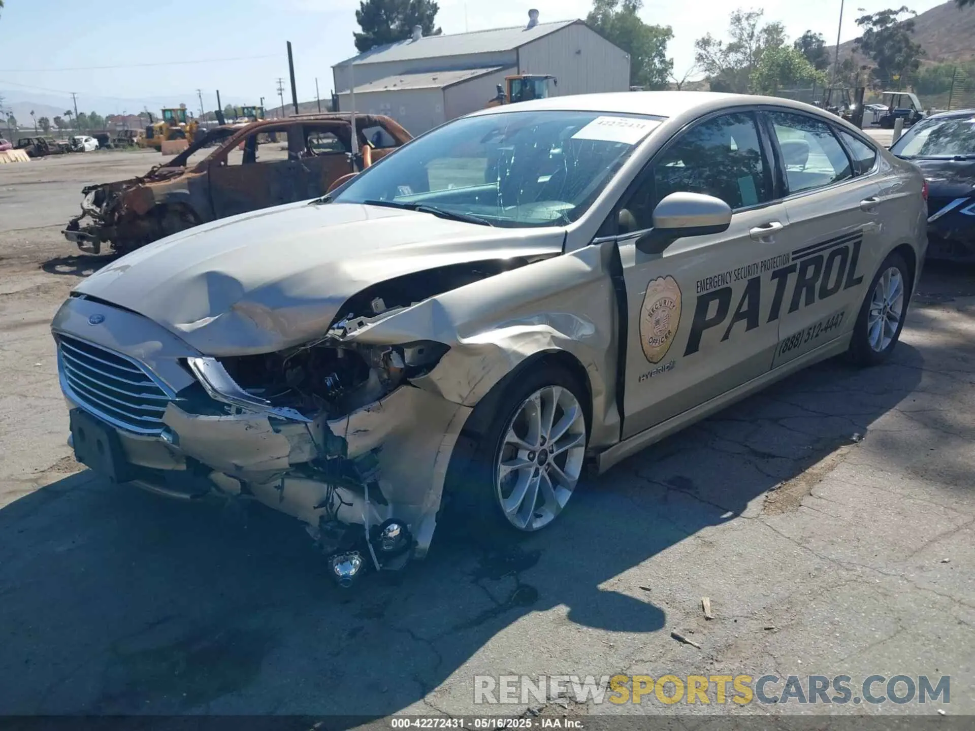 2 Фотография поврежденного автомобиля 3FA6P0LU2KR206661 FORD FUSION HYBRID 2019