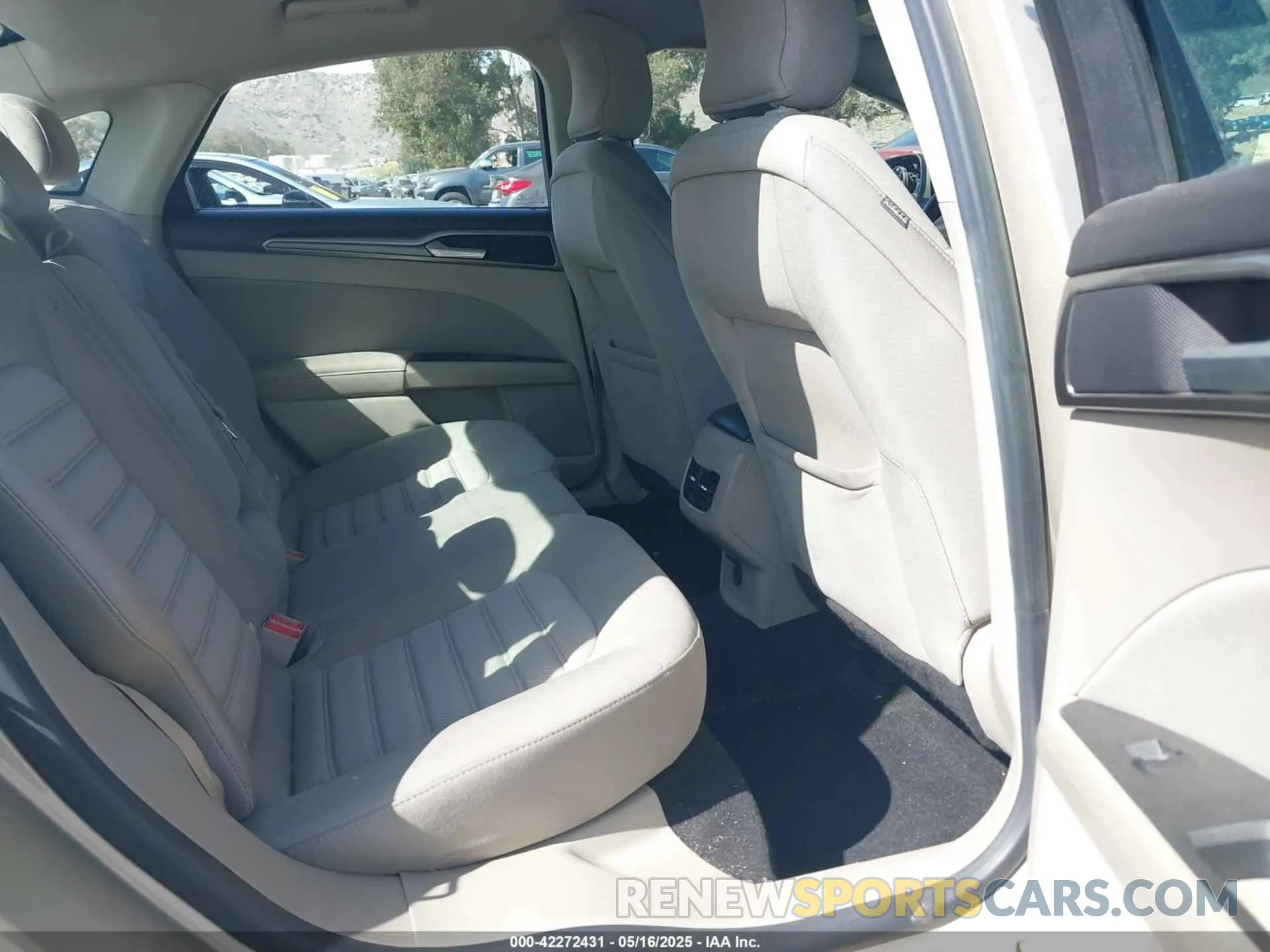 8 Фотография поврежденного автомобиля 3FA6P0LU2KR206661 FORD FUSION HYBRID 2019