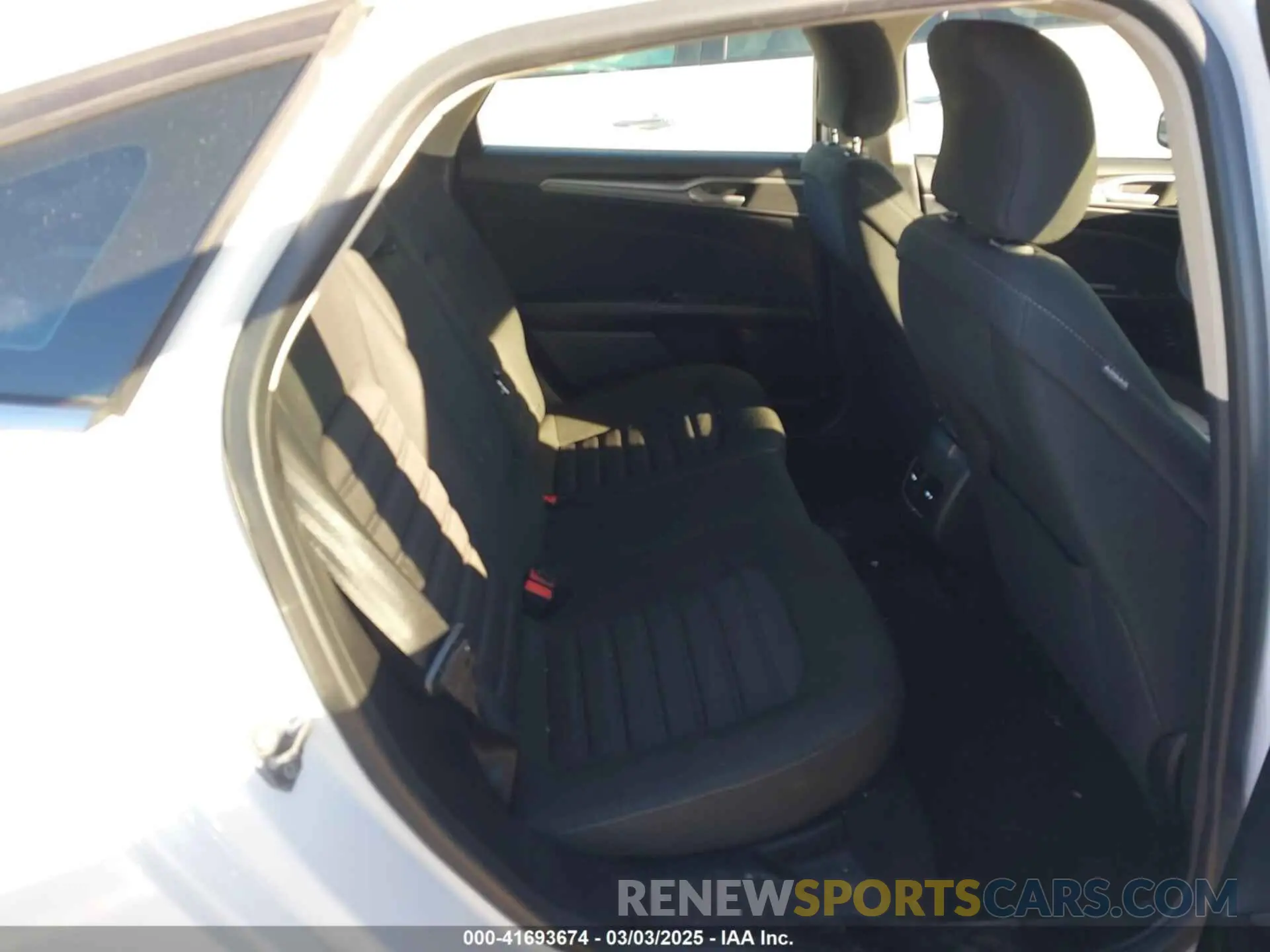 8 Фотография поврежденного автомобиля 3FA6P0LU2KR222584 FORD FUSION HYBRID 2019