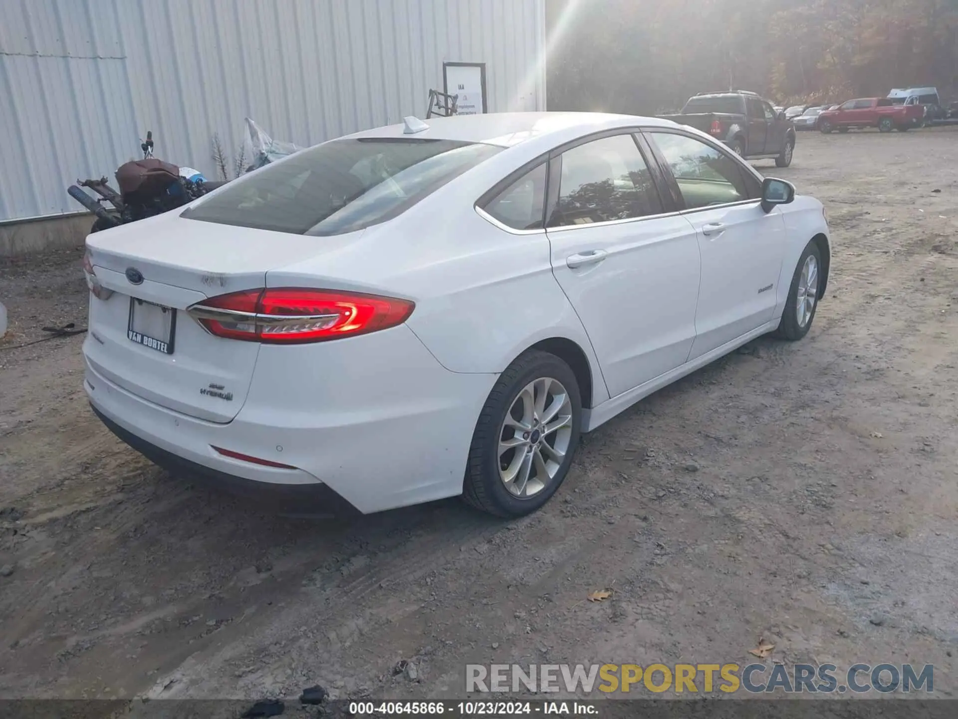 4 Photograph of a damaged car 3FA6P0LU2KR226702 FORD FUSION HYBRID 2019