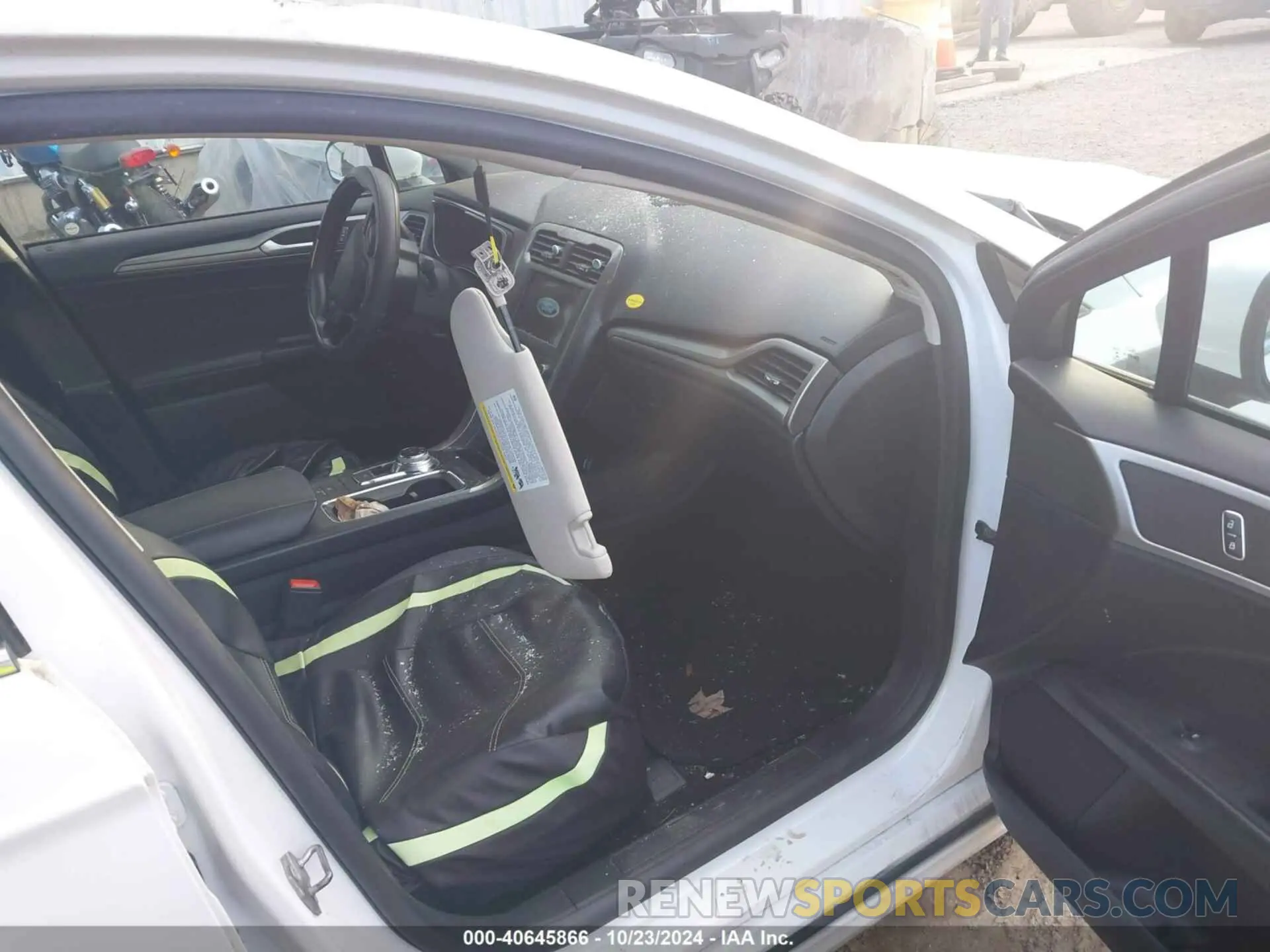 5 Photograph of a damaged car 3FA6P0LU2KR226702 FORD FUSION HYBRID 2019