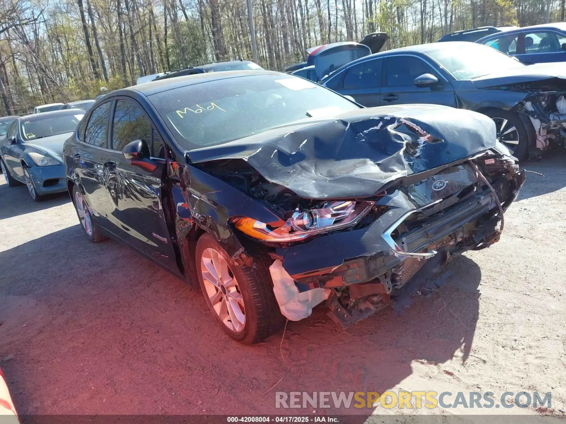 1 Photograph of a damaged car 3FA6P0LU2KR240874 FORD FUSION HYBRID 2019