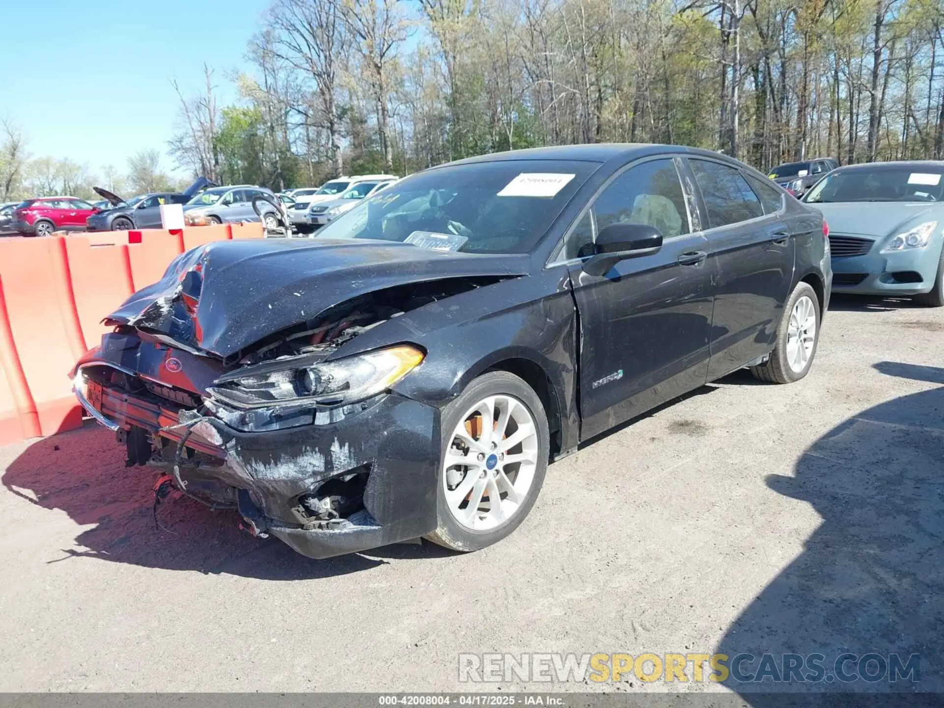 2 Photograph of a damaged car 3FA6P0LU2KR240874 FORD FUSION HYBRID 2019