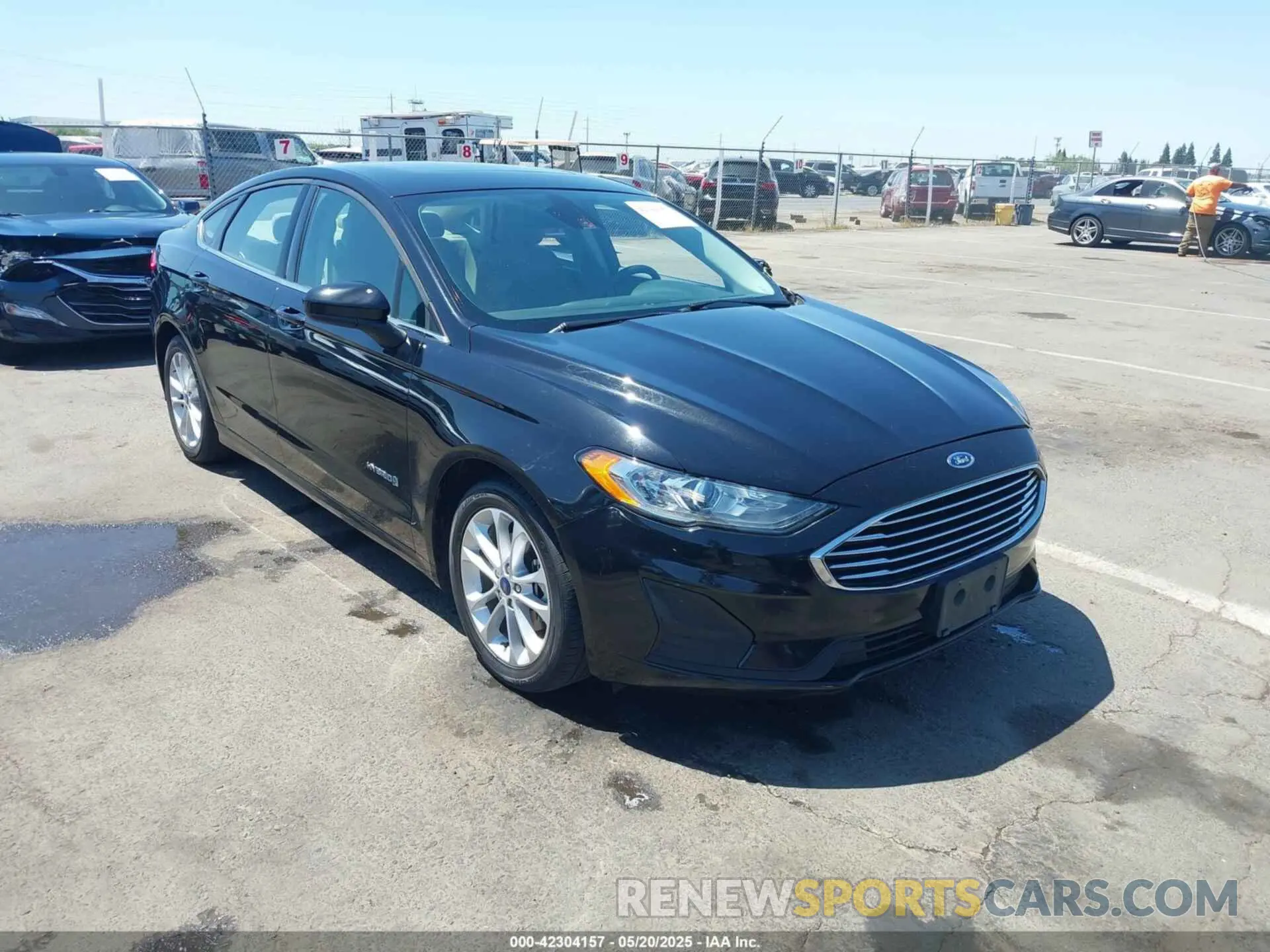 1 Photograph of a damaged car 3FA6P0LU2KR262227 FORD FUSION HYBRID 2019