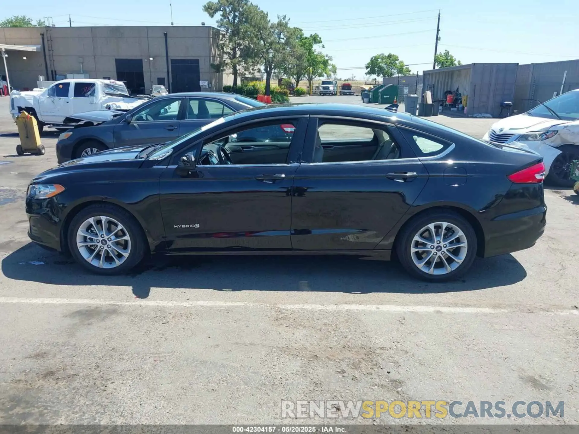 14 Photograph of a damaged car 3FA6P0LU2KR262227 FORD FUSION HYBRID 2019