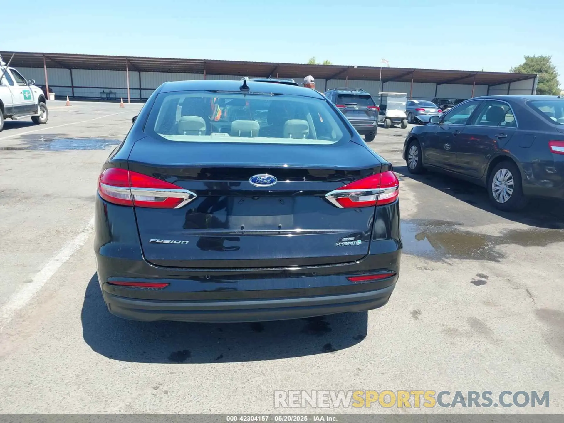 16 Photograph of a damaged car 3FA6P0LU2KR262227 FORD FUSION HYBRID 2019