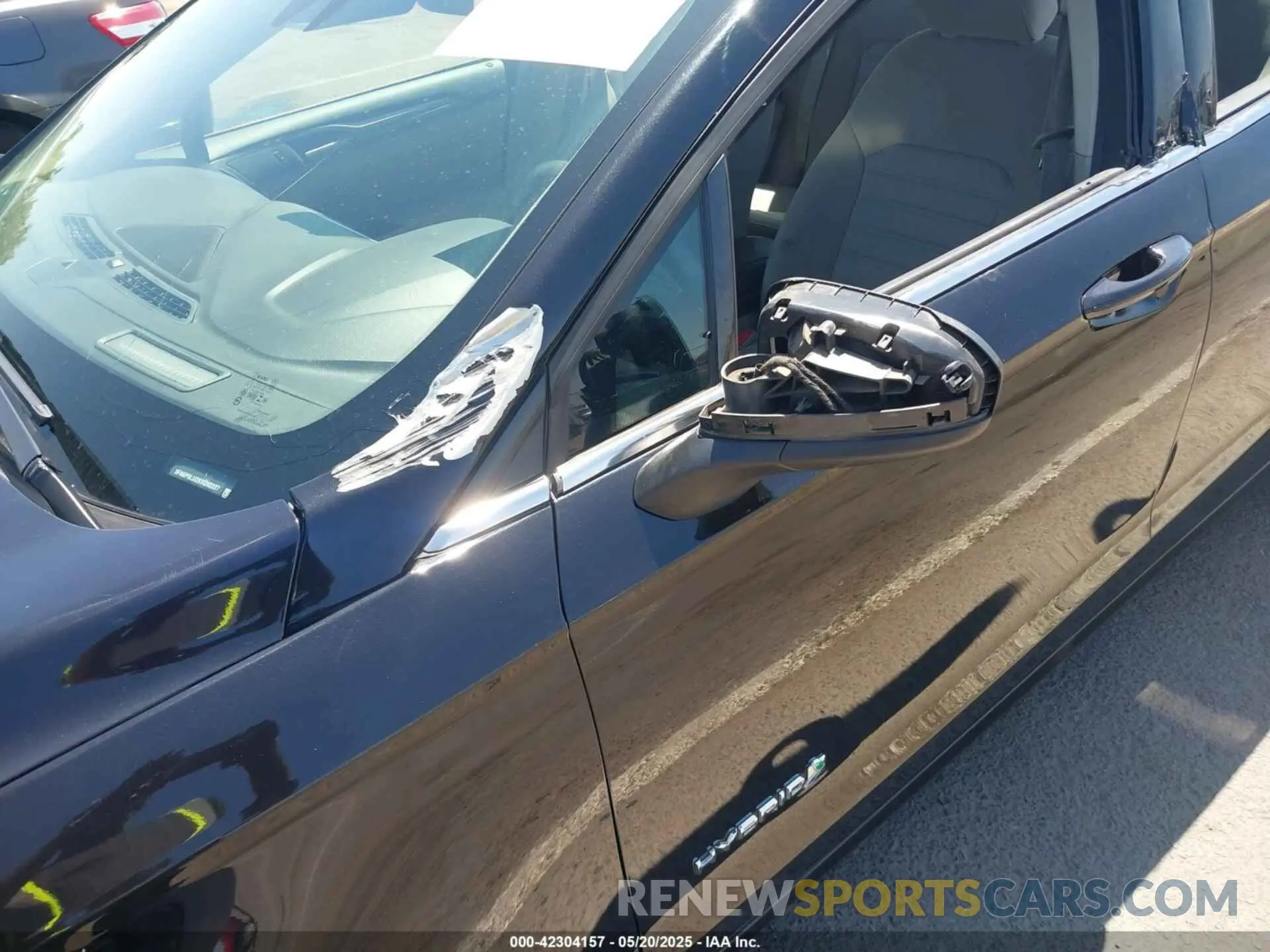 17 Photograph of a damaged car 3FA6P0LU2KR262227 FORD FUSION HYBRID 2019