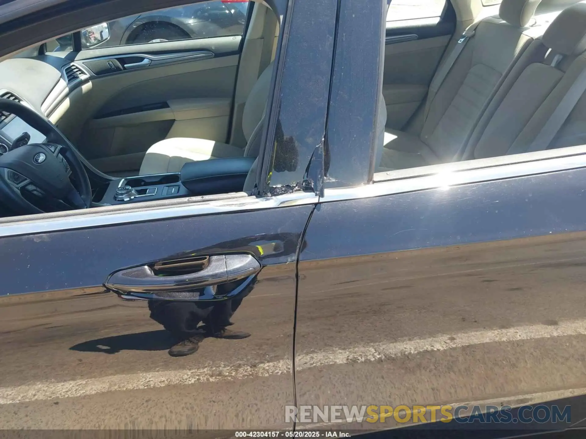 18 Photograph of a damaged car 3FA6P0LU2KR262227 FORD FUSION HYBRID 2019