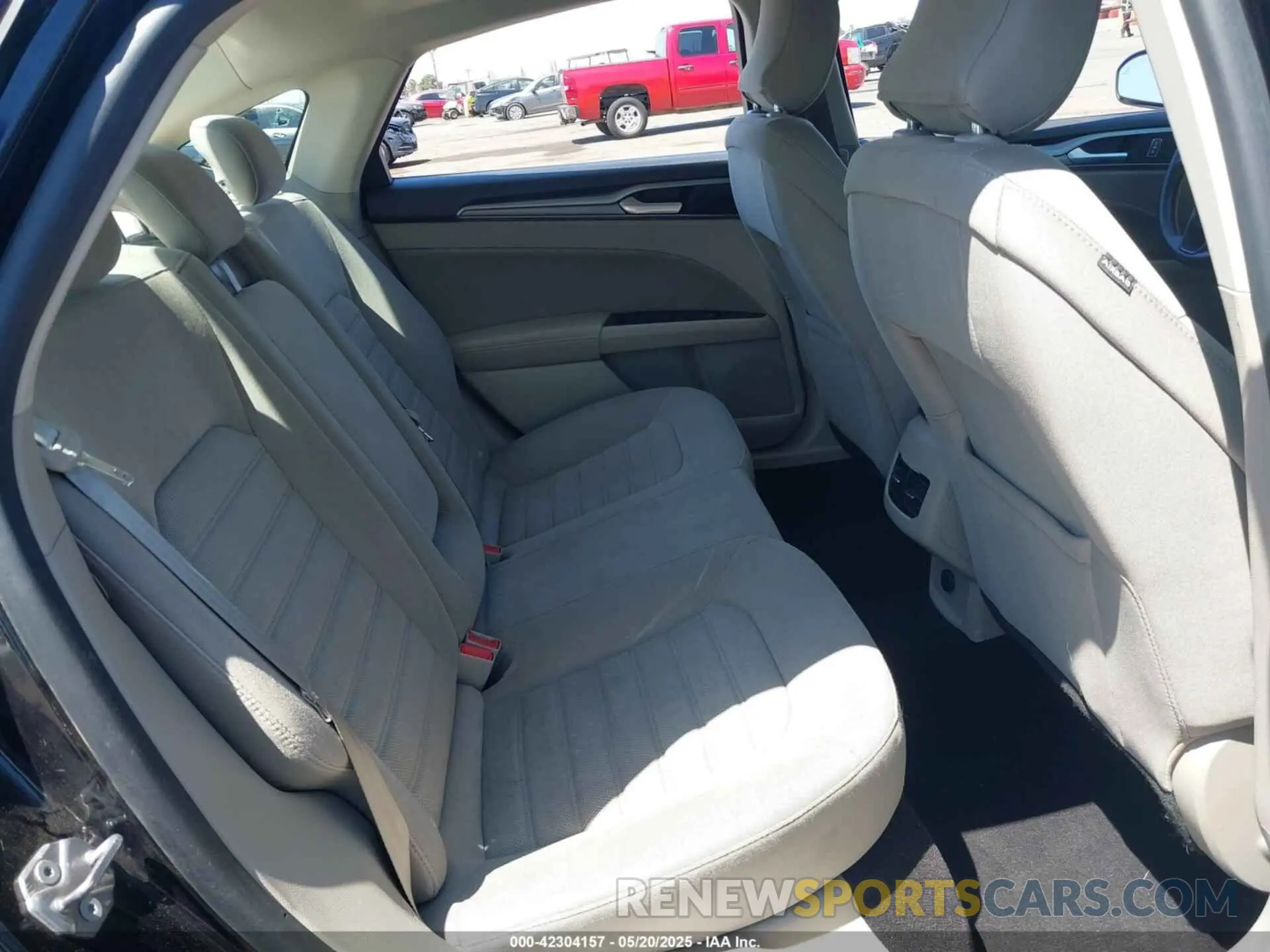 8 Photograph of a damaged car 3FA6P0LU2KR262227 FORD FUSION HYBRID 2019