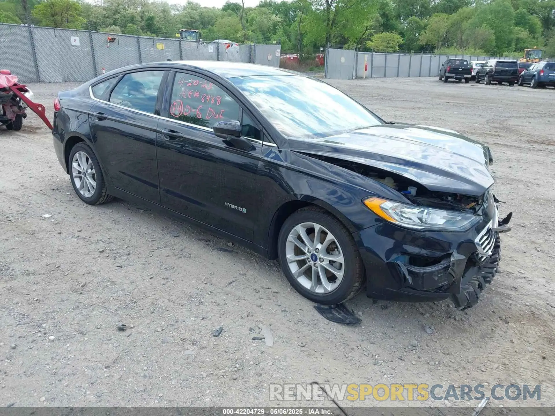 1 Фотография поврежденного автомобиля 3FA6P0LU3KR117794 FORD FUSION HYBRID 2019