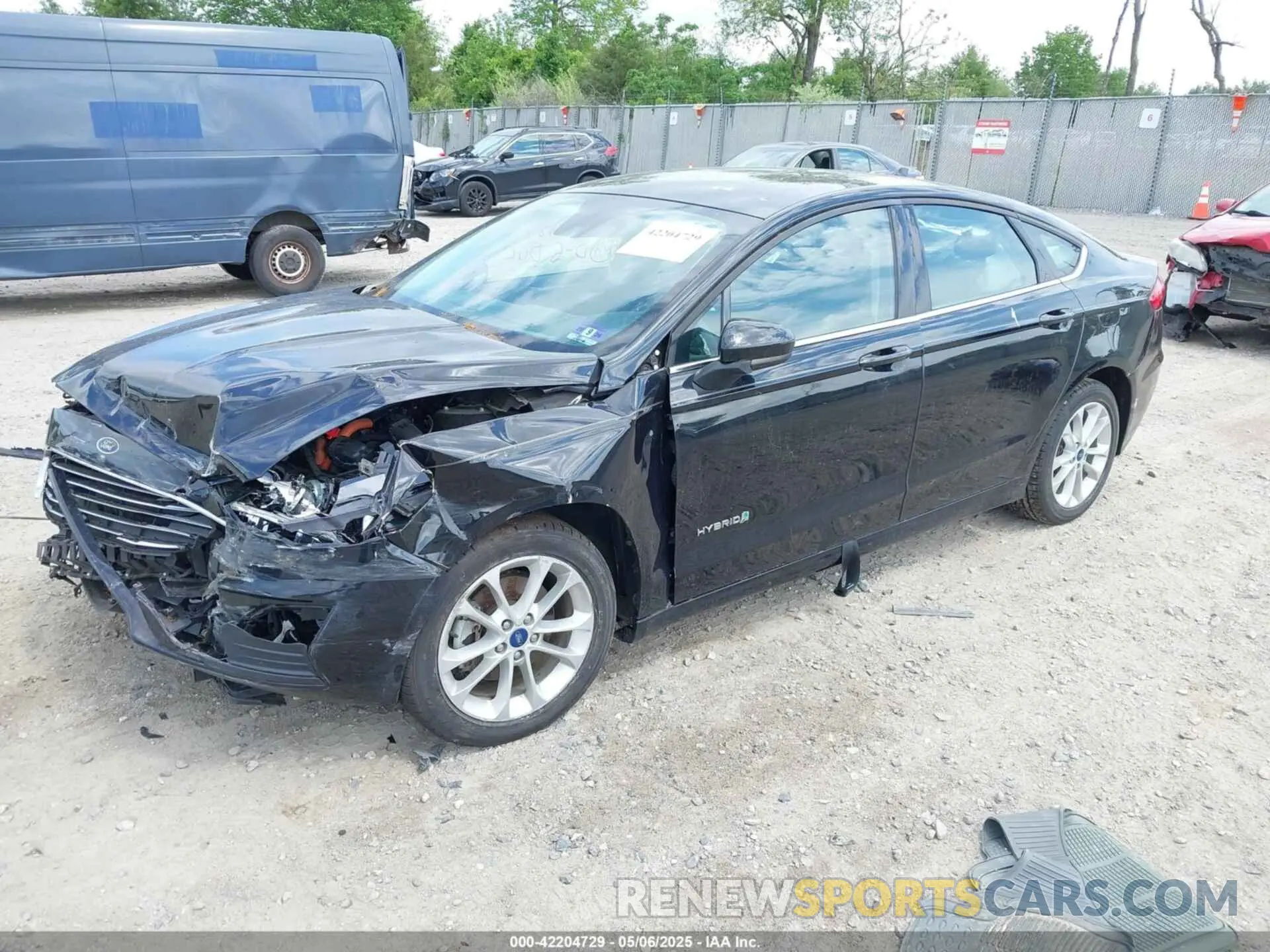 2 Фотография поврежденного автомобиля 3FA6P0LU3KR117794 FORD FUSION HYBRID 2019
