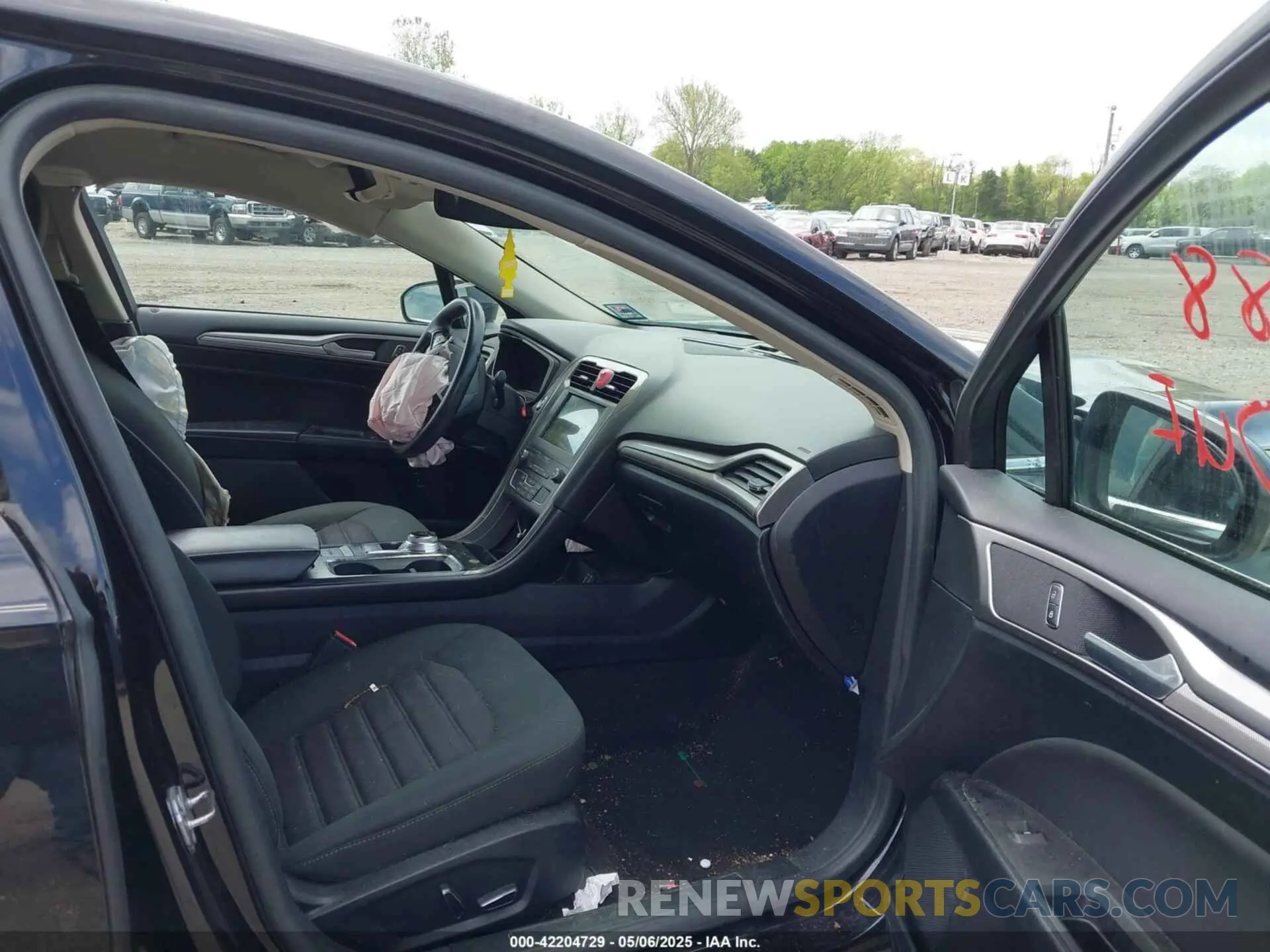 5 Фотография поврежденного автомобиля 3FA6P0LU3KR117794 FORD FUSION HYBRID 2019
