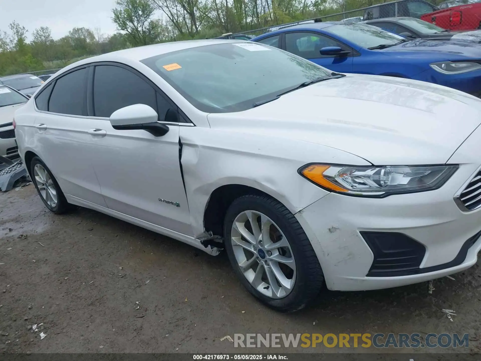13 Photograph of a damaged car 3FA6P0LU3KR193077 FORD FUSION HYBRID 2019