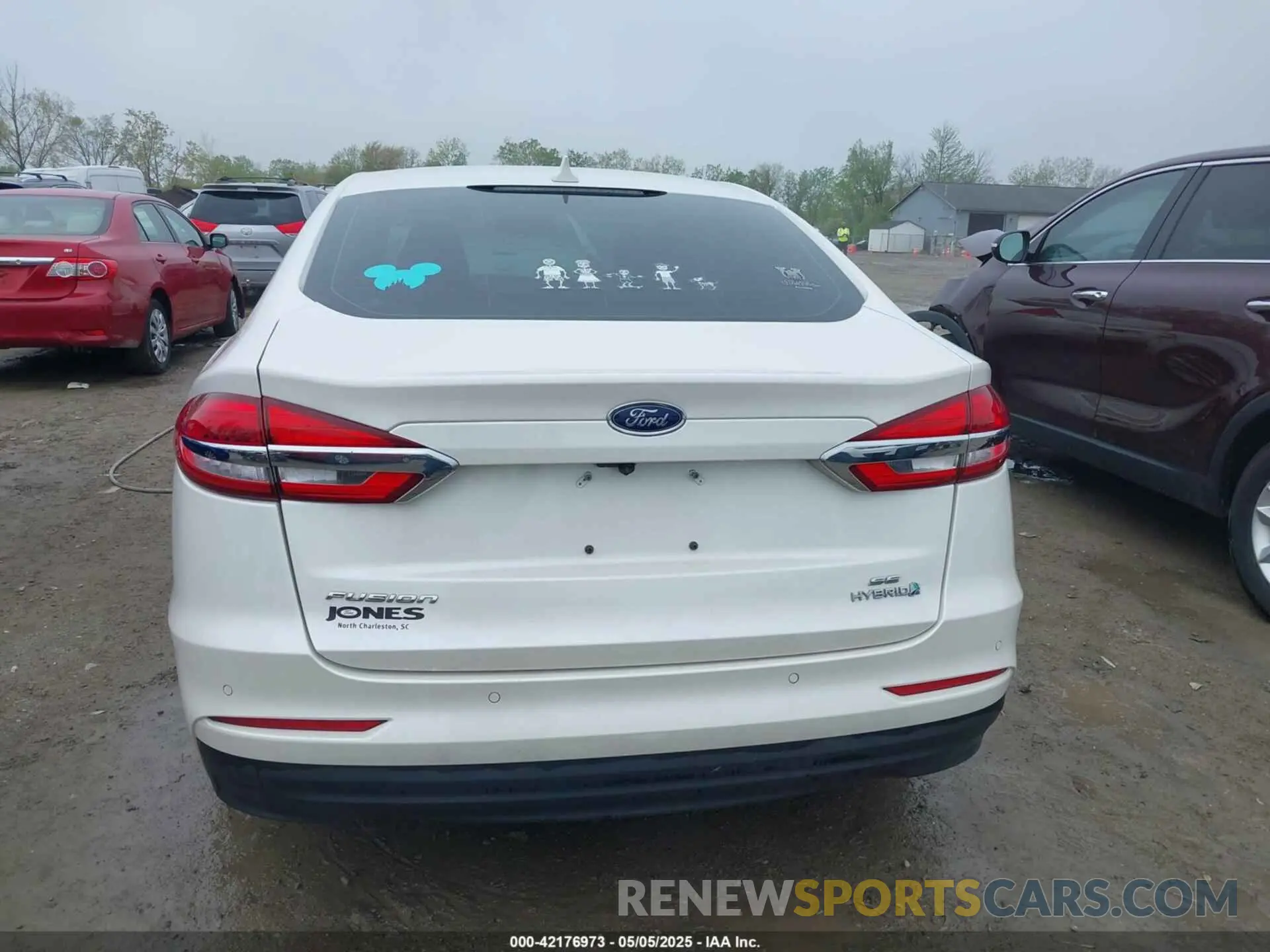 16 Photograph of a damaged car 3FA6P0LU3KR193077 FORD FUSION HYBRID 2019