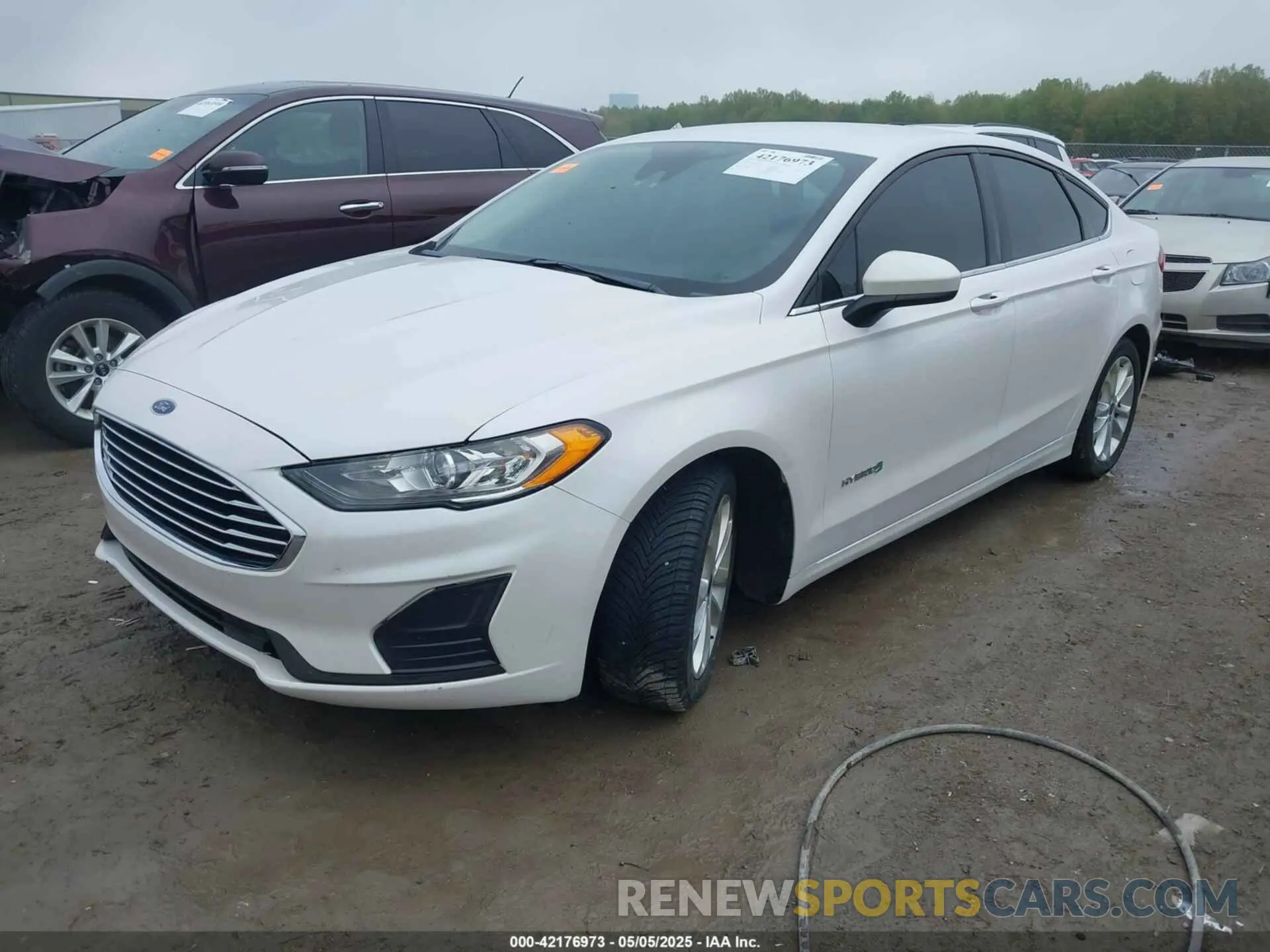 2 Photograph of a damaged car 3FA6P0LU3KR193077 FORD FUSION HYBRID 2019