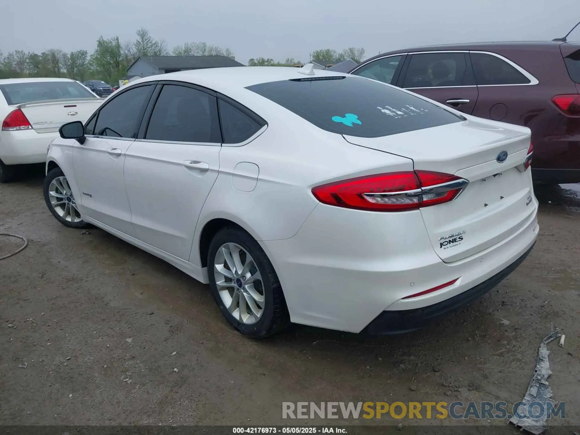 3 Photograph of a damaged car 3FA6P0LU3KR193077 FORD FUSION HYBRID 2019