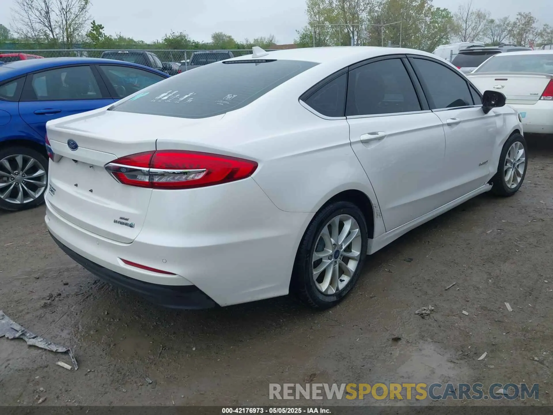 4 Photograph of a damaged car 3FA6P0LU3KR193077 FORD FUSION HYBRID 2019