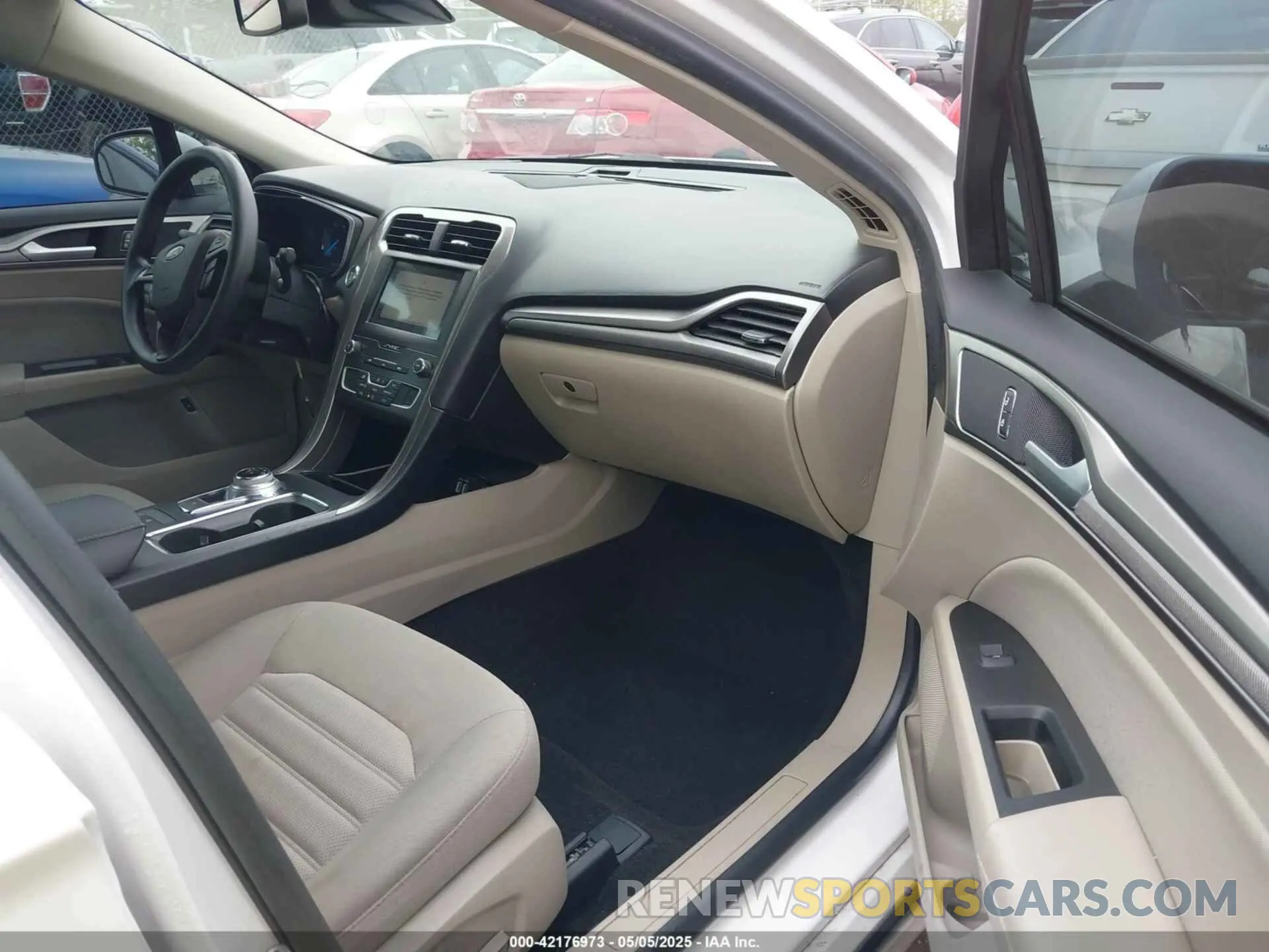 5 Photograph of a damaged car 3FA6P0LU3KR193077 FORD FUSION HYBRID 2019