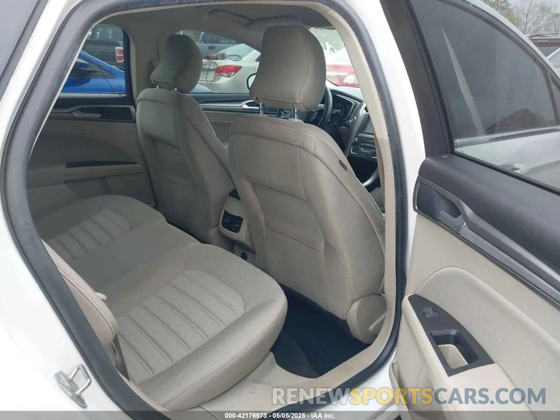 8 Photograph of a damaged car 3FA6P0LU3KR193077 FORD FUSION HYBRID 2019