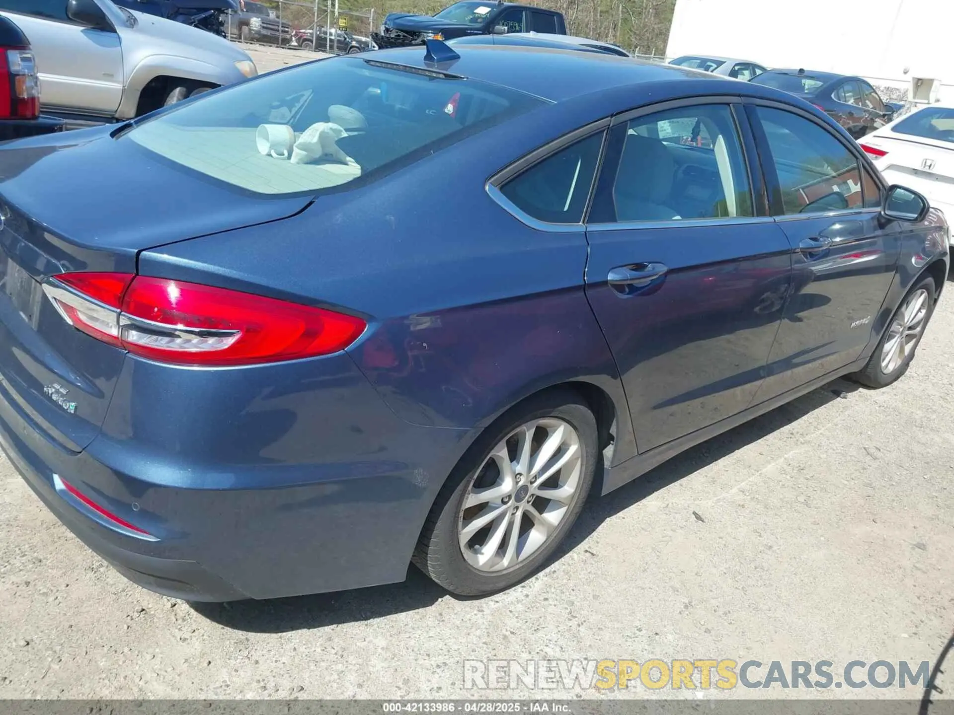 4 Фотография поврежденного автомобиля 3FA6P0LU3KR204076 FORD FUSION HYBRID 2019