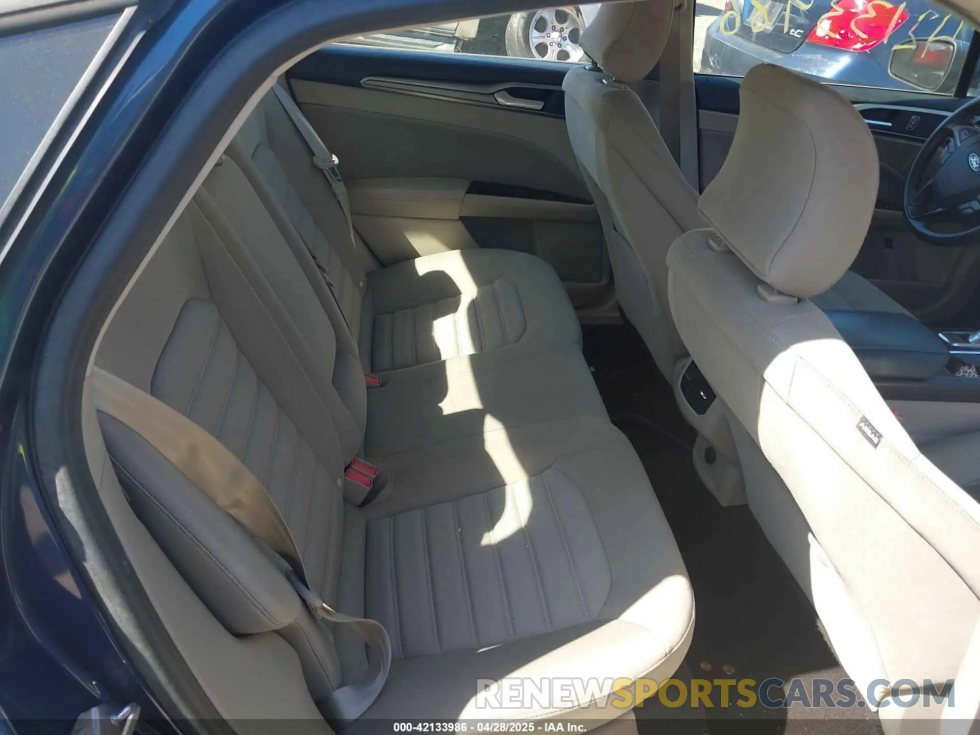 8 Фотография поврежденного автомобиля 3FA6P0LU3KR204076 FORD FUSION HYBRID 2019