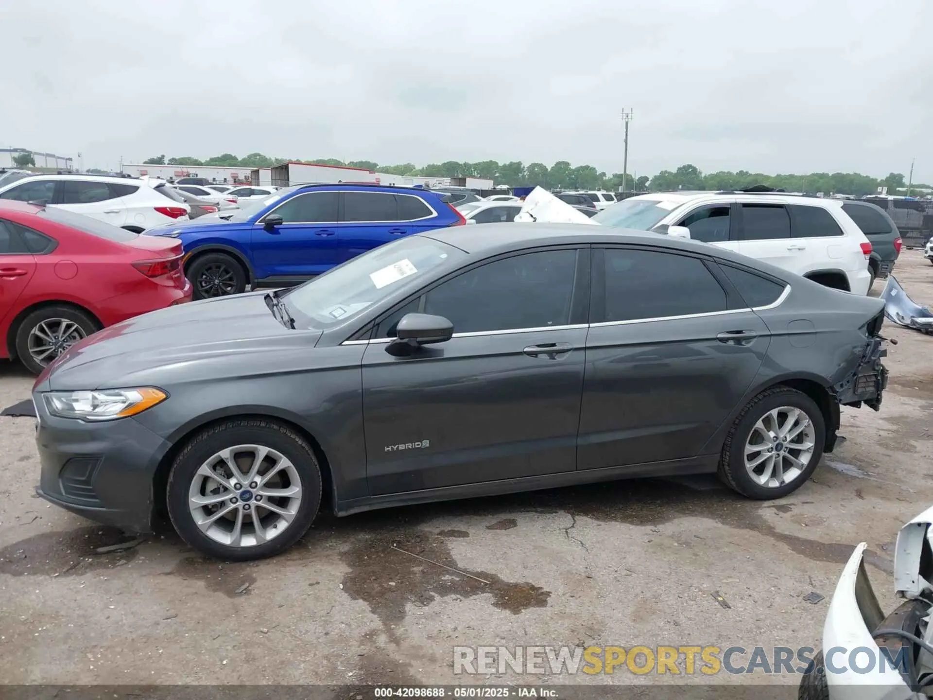 14 Photograph of a damaged car 3FA6P0LU3KR210122 FORD FUSION HYBRID 2019