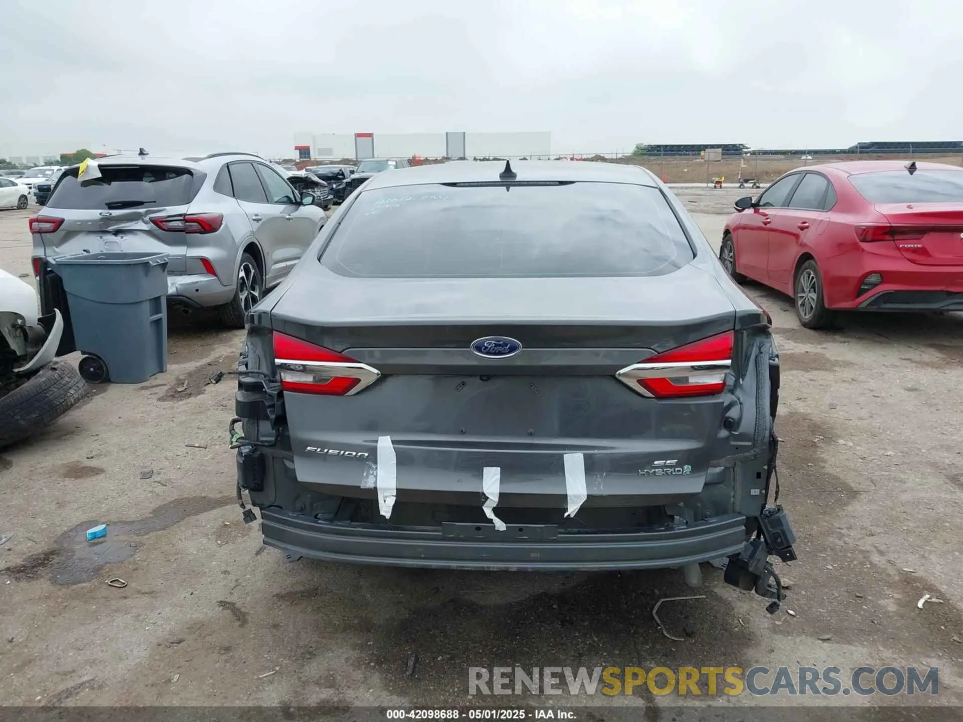 16 Photograph of a damaged car 3FA6P0LU3KR210122 FORD FUSION HYBRID 2019