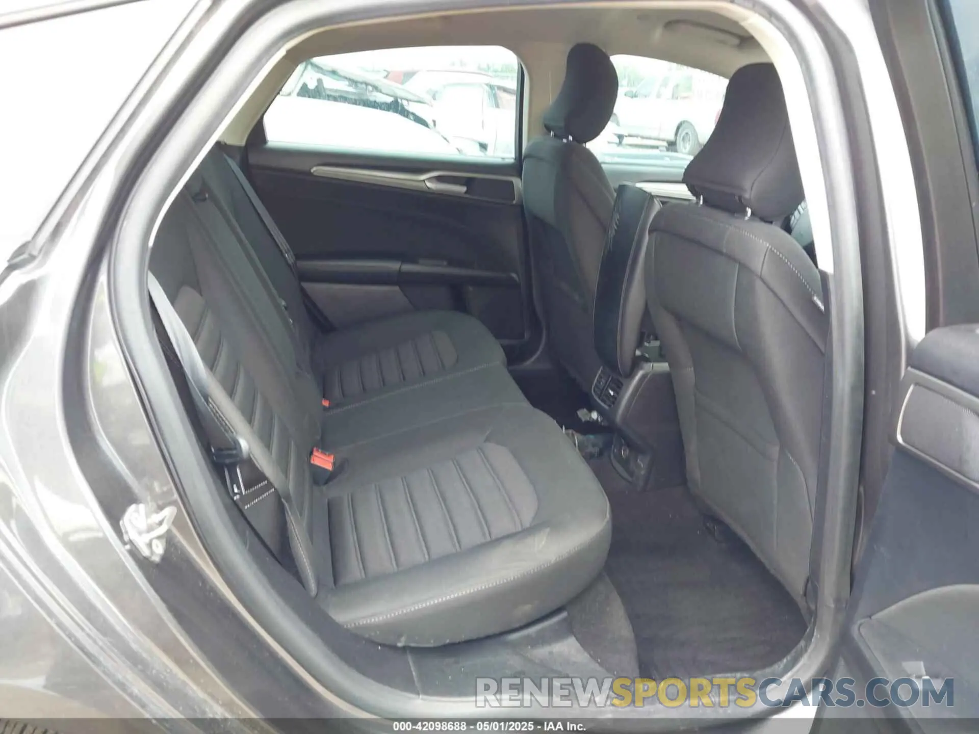 8 Photograph of a damaged car 3FA6P0LU3KR210122 FORD FUSION HYBRID 2019