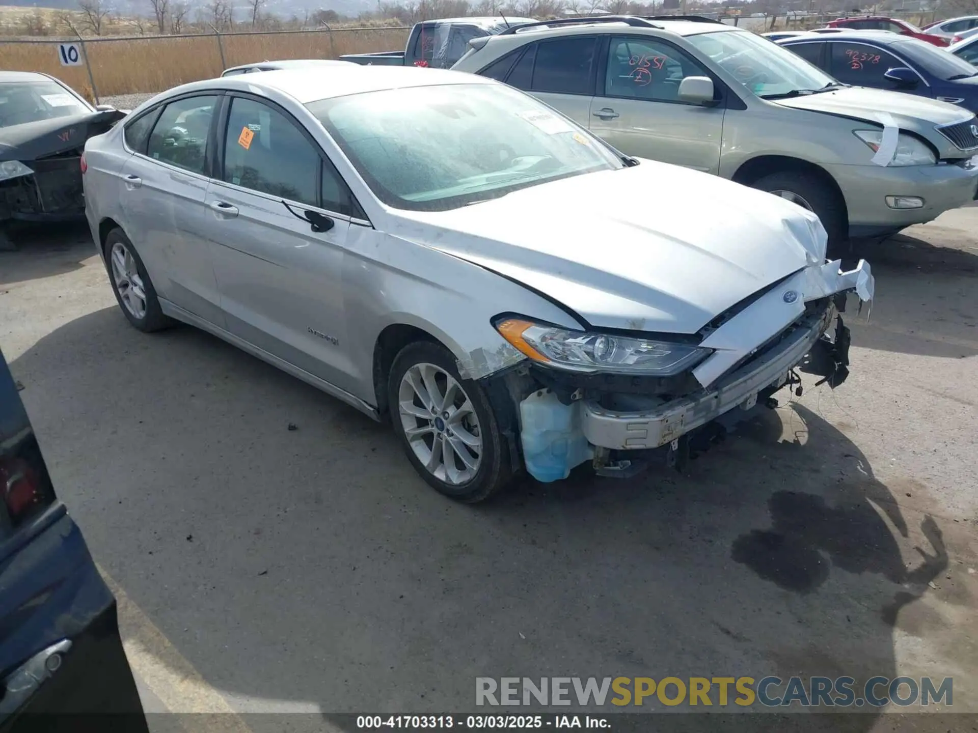 1 Фотография поврежденного автомобиля 3FA6P0LU5KR140266 FORD FUSION HYBRID 2019