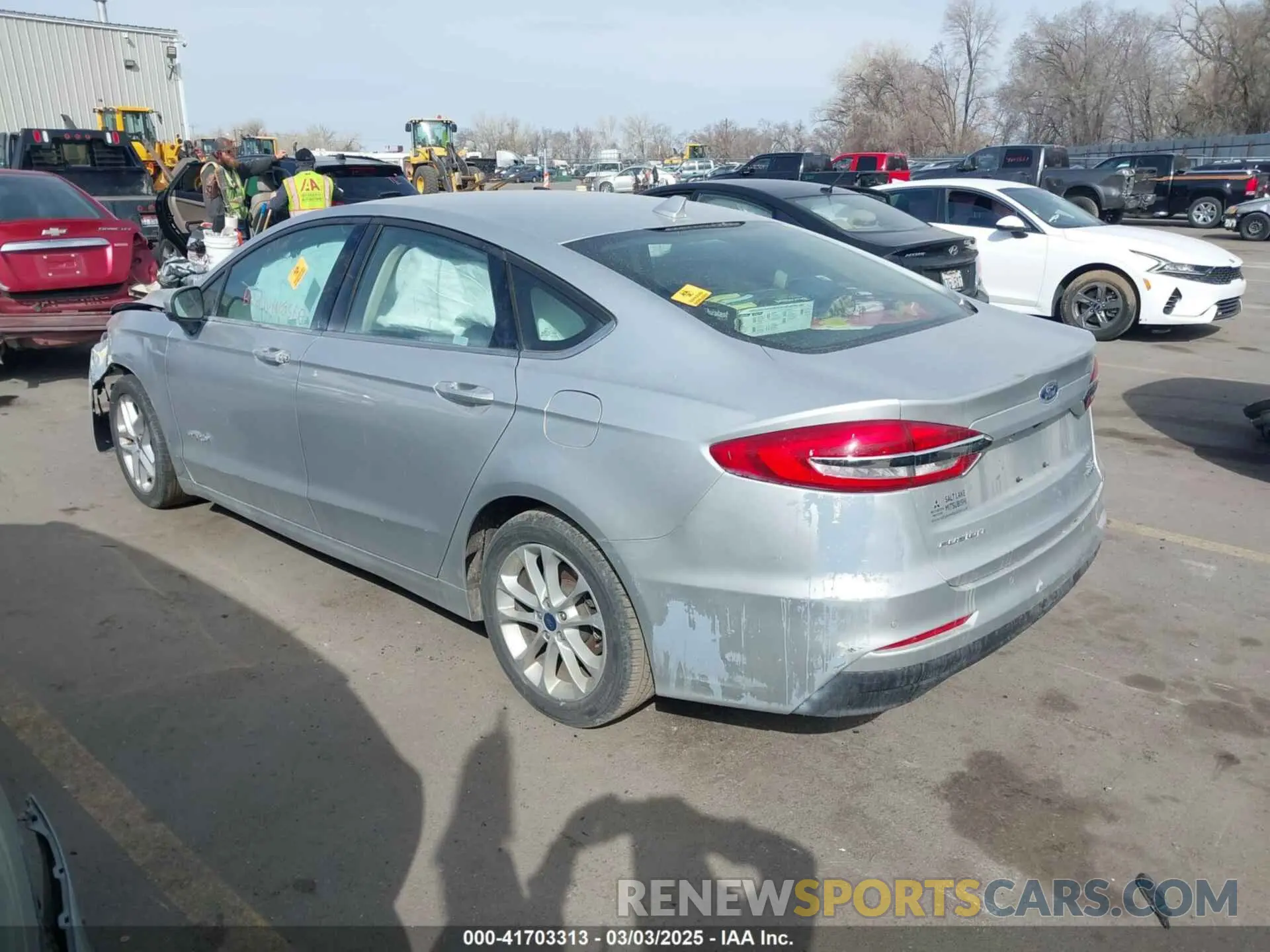 3 Фотография поврежденного автомобиля 3FA6P0LU5KR140266 FORD FUSION HYBRID 2019
