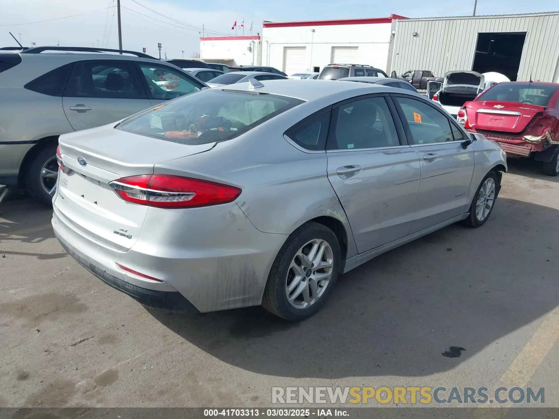 4 Фотография поврежденного автомобиля 3FA6P0LU5KR140266 FORD FUSION HYBRID 2019