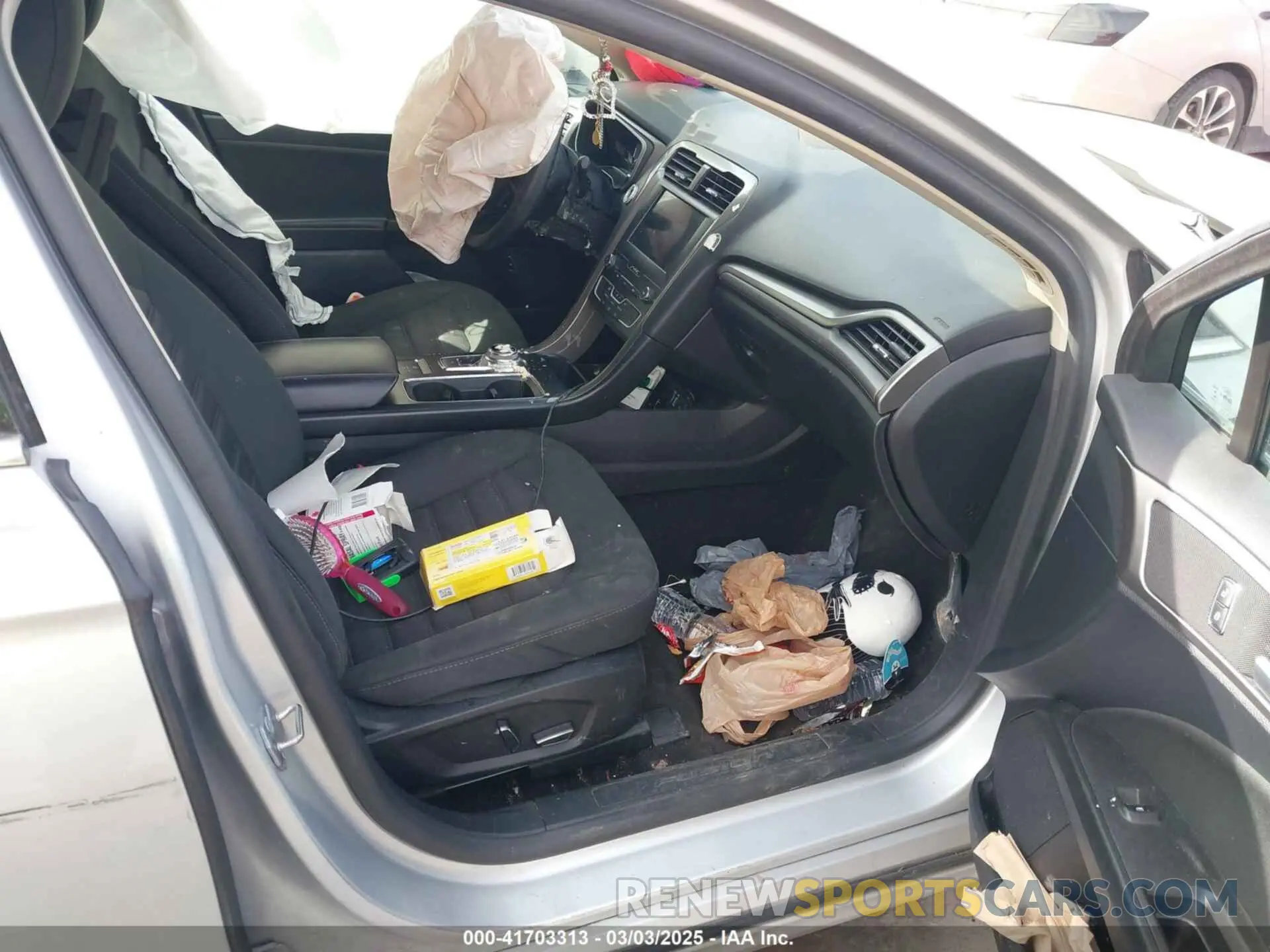 5 Фотография поврежденного автомобиля 3FA6P0LU5KR140266 FORD FUSION HYBRID 2019