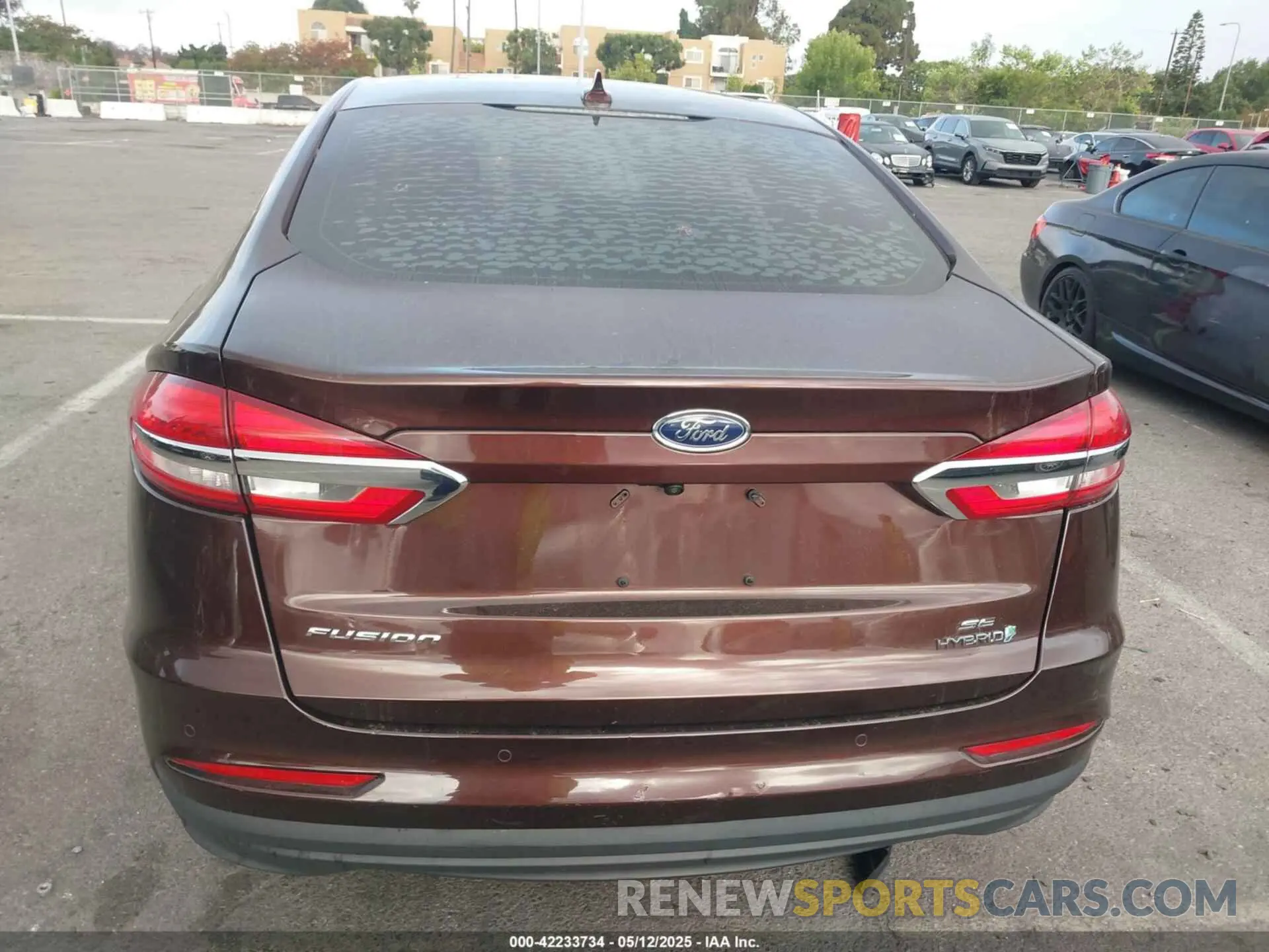 16 Photograph of a damaged car 3FA6P0LU5KR175048 FORD FUSION HYBRID 2019