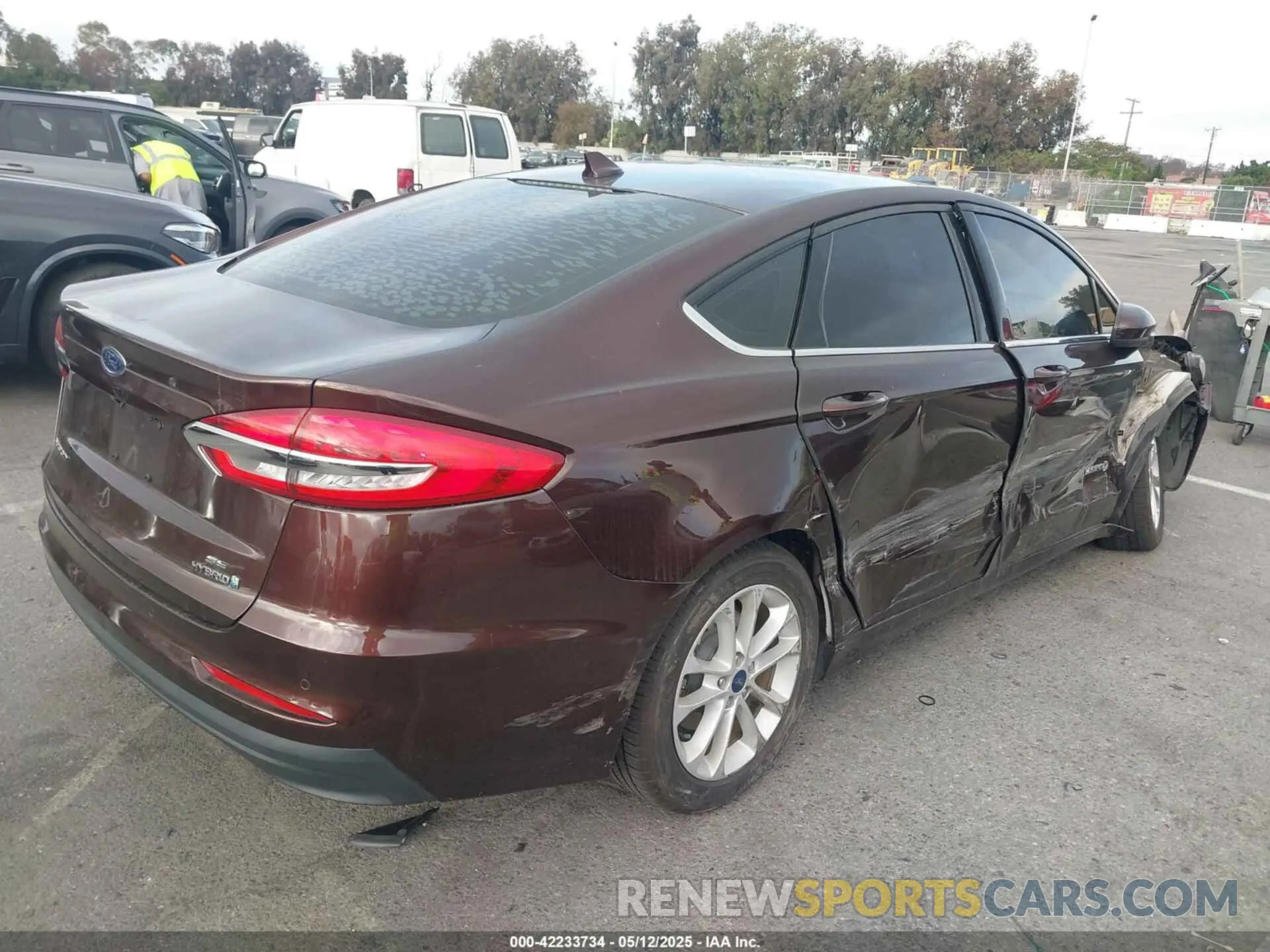 4 Photograph of a damaged car 3FA6P0LU5KR175048 FORD FUSION HYBRID 2019