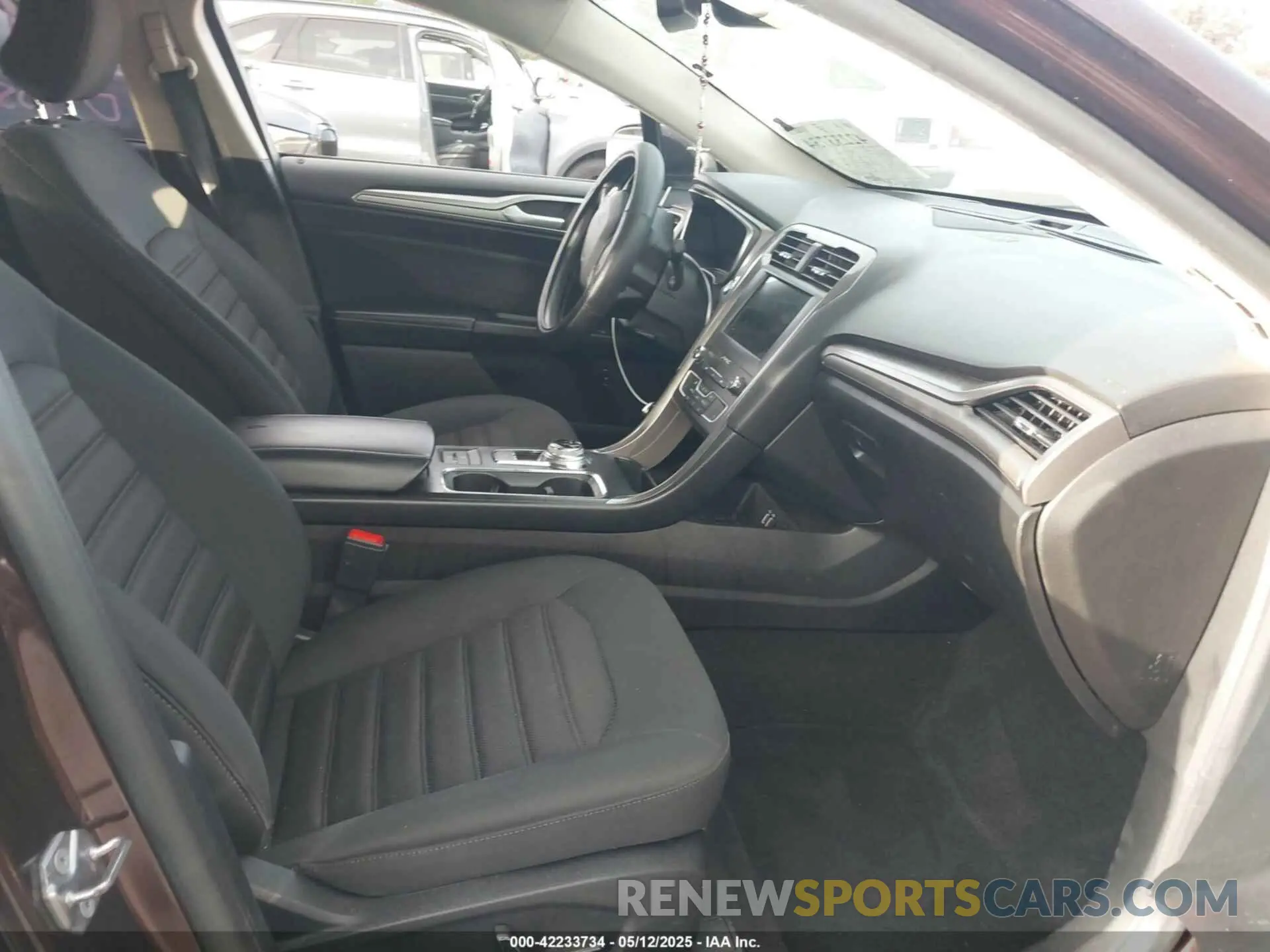 5 Photograph of a damaged car 3FA6P0LU5KR175048 FORD FUSION HYBRID 2019