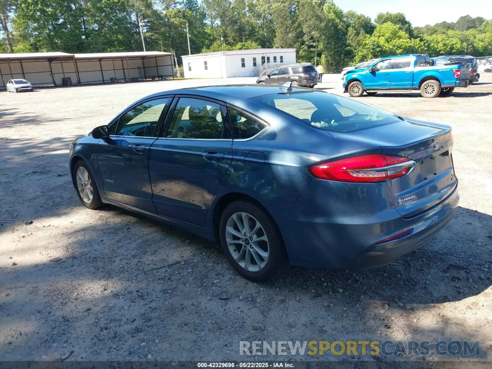 3 Photograph of a damaged car 3FA6P0LU5KR185062 FORD FUSION HYBRID 2019