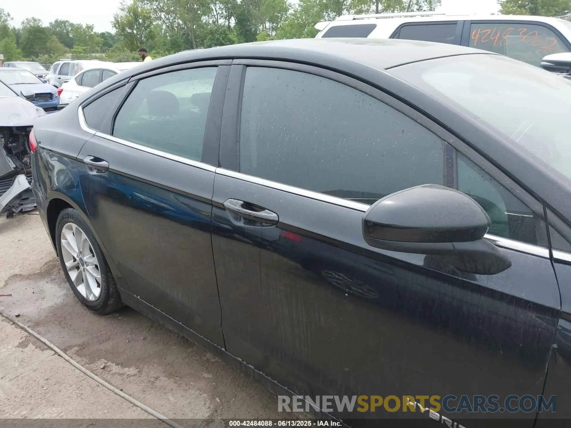 13 Photograph of a damaged car 3FA6P0LU5KR195915 FORD FUSION HYBRID 2019