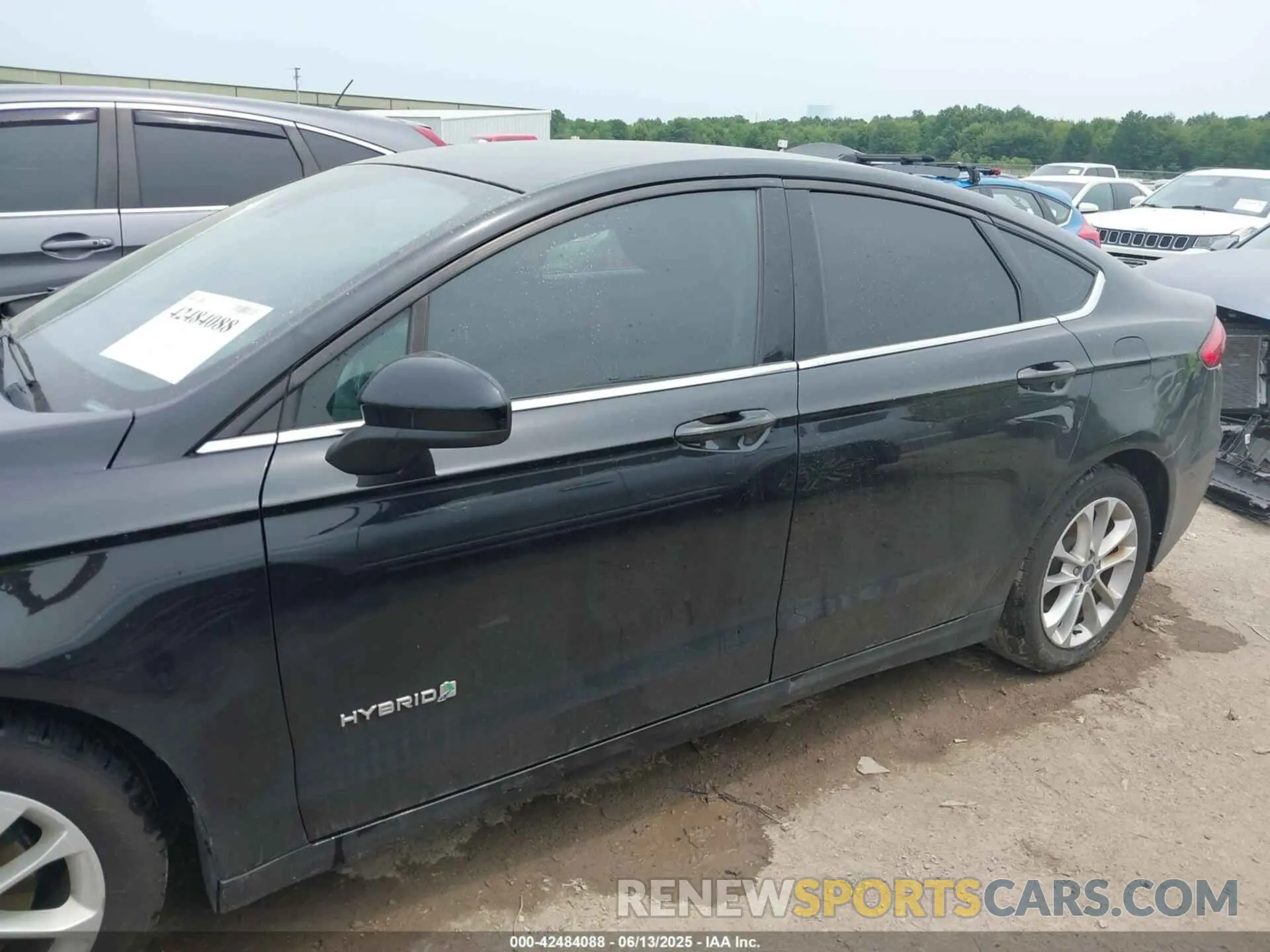 14 Photograph of a damaged car 3FA6P0LU5KR195915 FORD FUSION HYBRID 2019