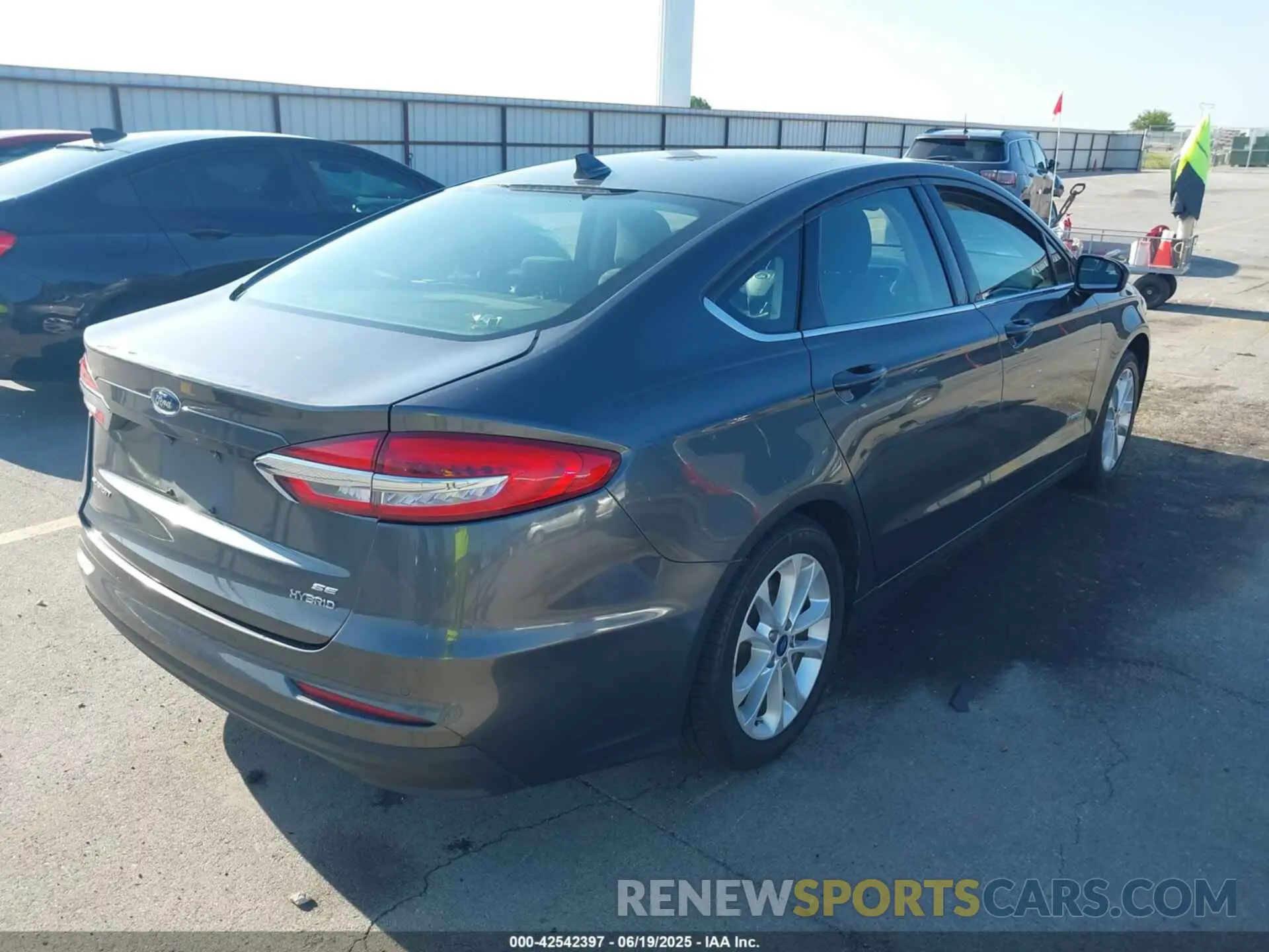 4 Photograph of a damaged car 3FA6P0LU5KR198989 FORD FUSION HYBRID 2019