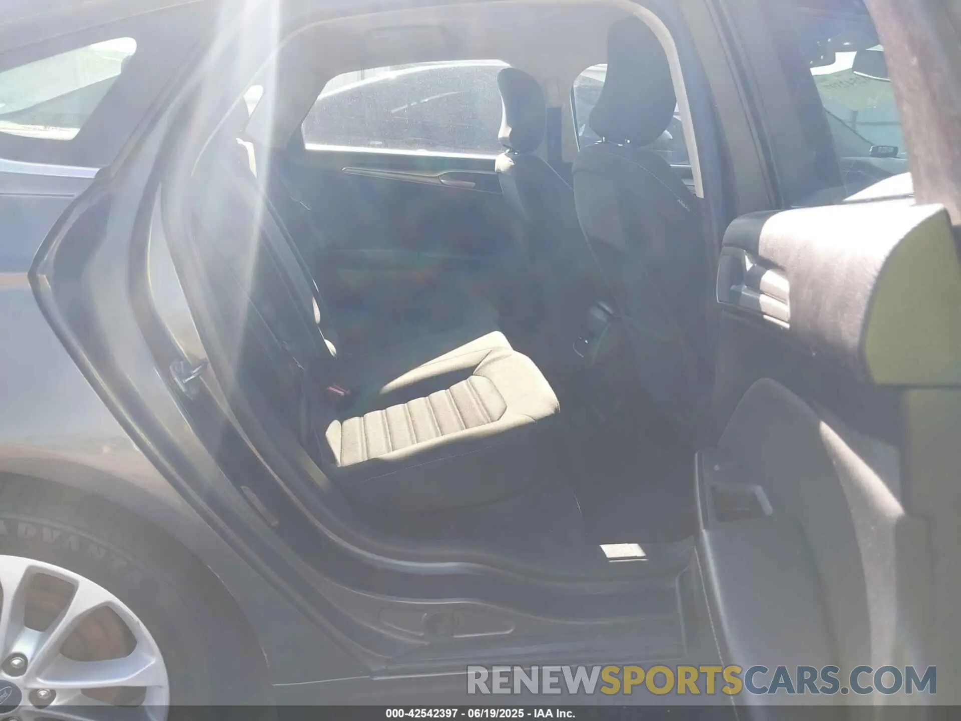 8 Photograph of a damaged car 3FA6P0LU5KR198989 FORD FUSION HYBRID 2019