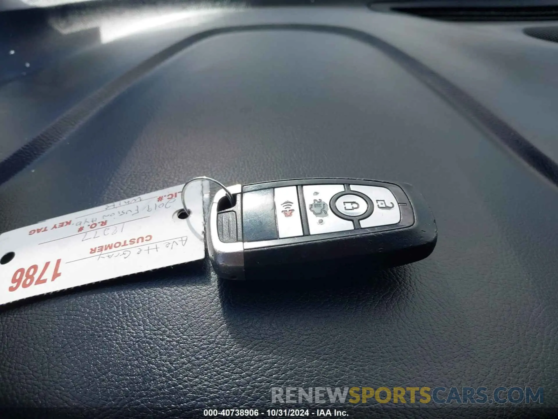 11 Photograph of a damaged car 3FA6P0LU5KR207173 FORD FUSION HYBRID 2019