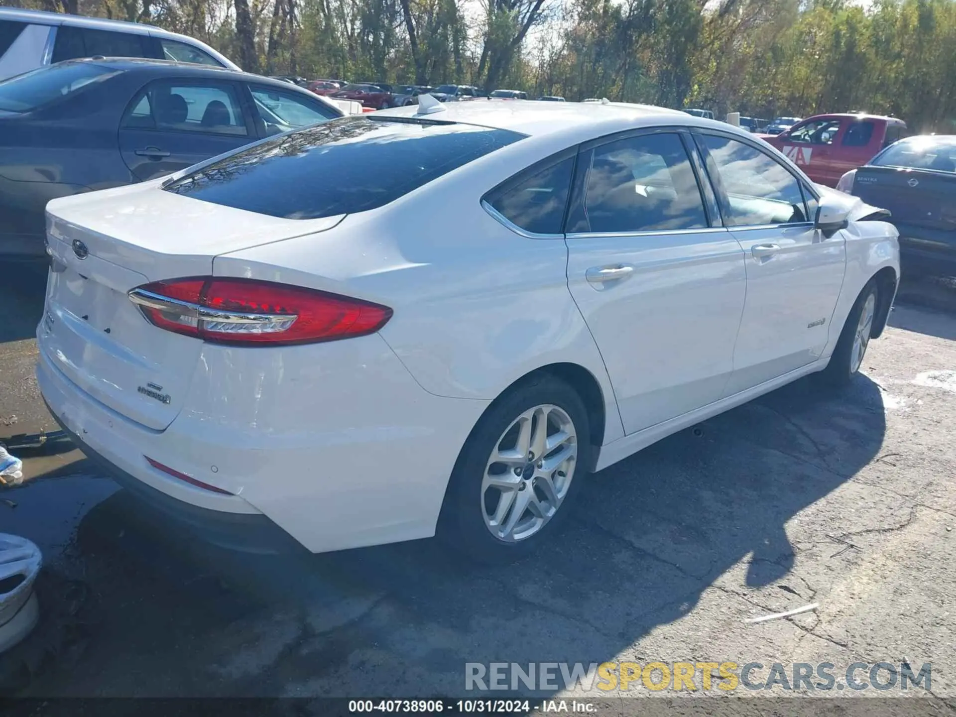 4 Photograph of a damaged car 3FA6P0LU5KR207173 FORD FUSION HYBRID 2019