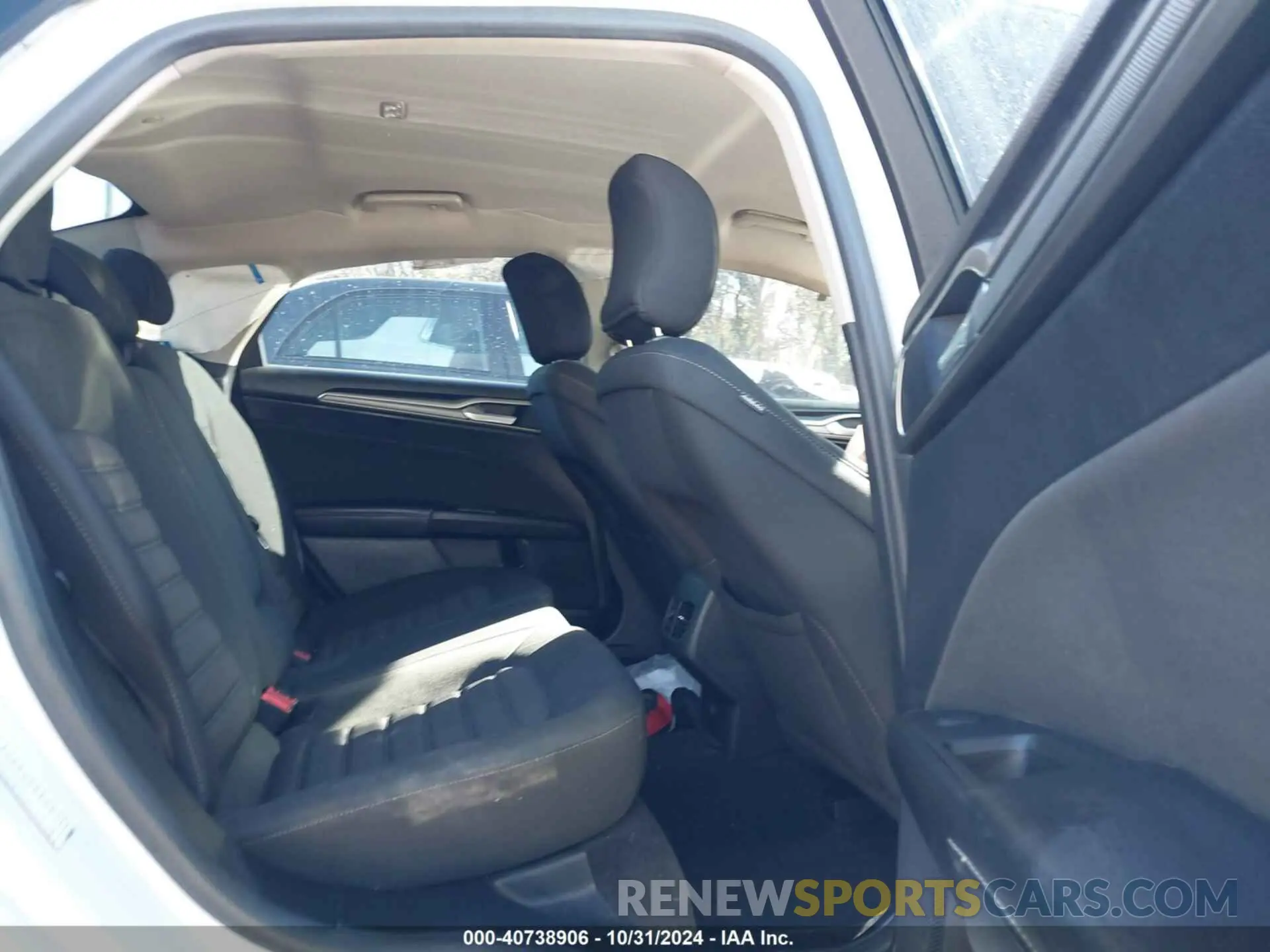 8 Photograph of a damaged car 3FA6P0LU5KR207173 FORD FUSION HYBRID 2019