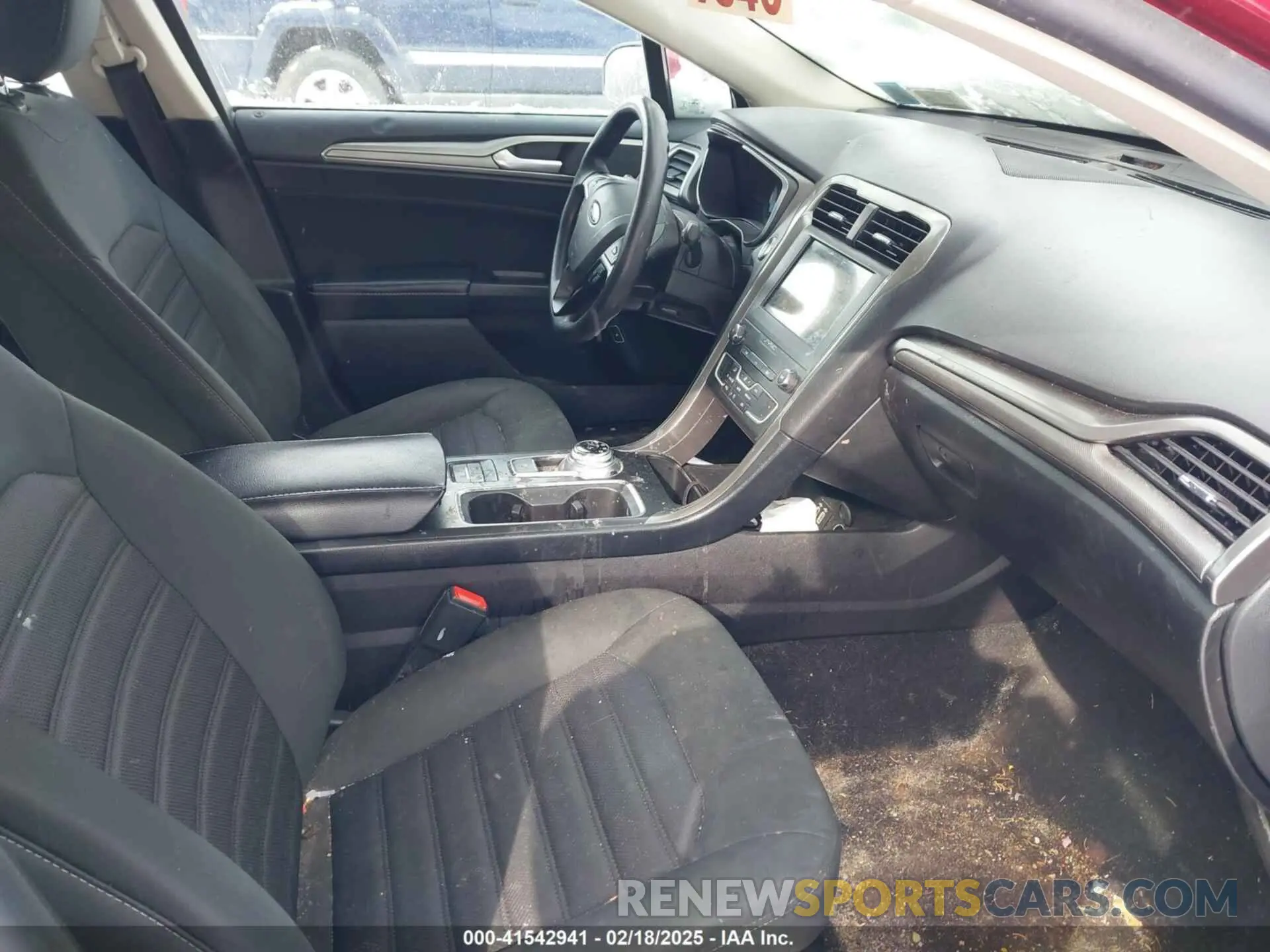 5 Photograph of a damaged car 3FA6P0LU5KR263775 FORD FUSION HYBRID 2019