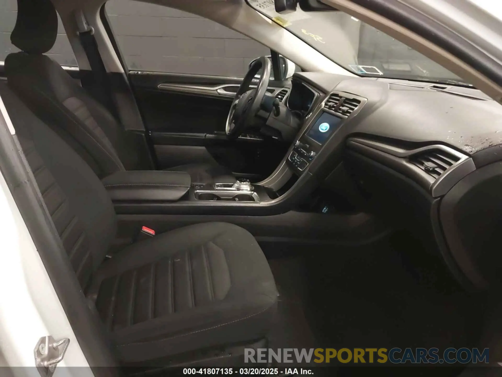5 Photograph of a damaged car 3FA6P0LU5KR285355 FORD FUSION HYBRID 2019