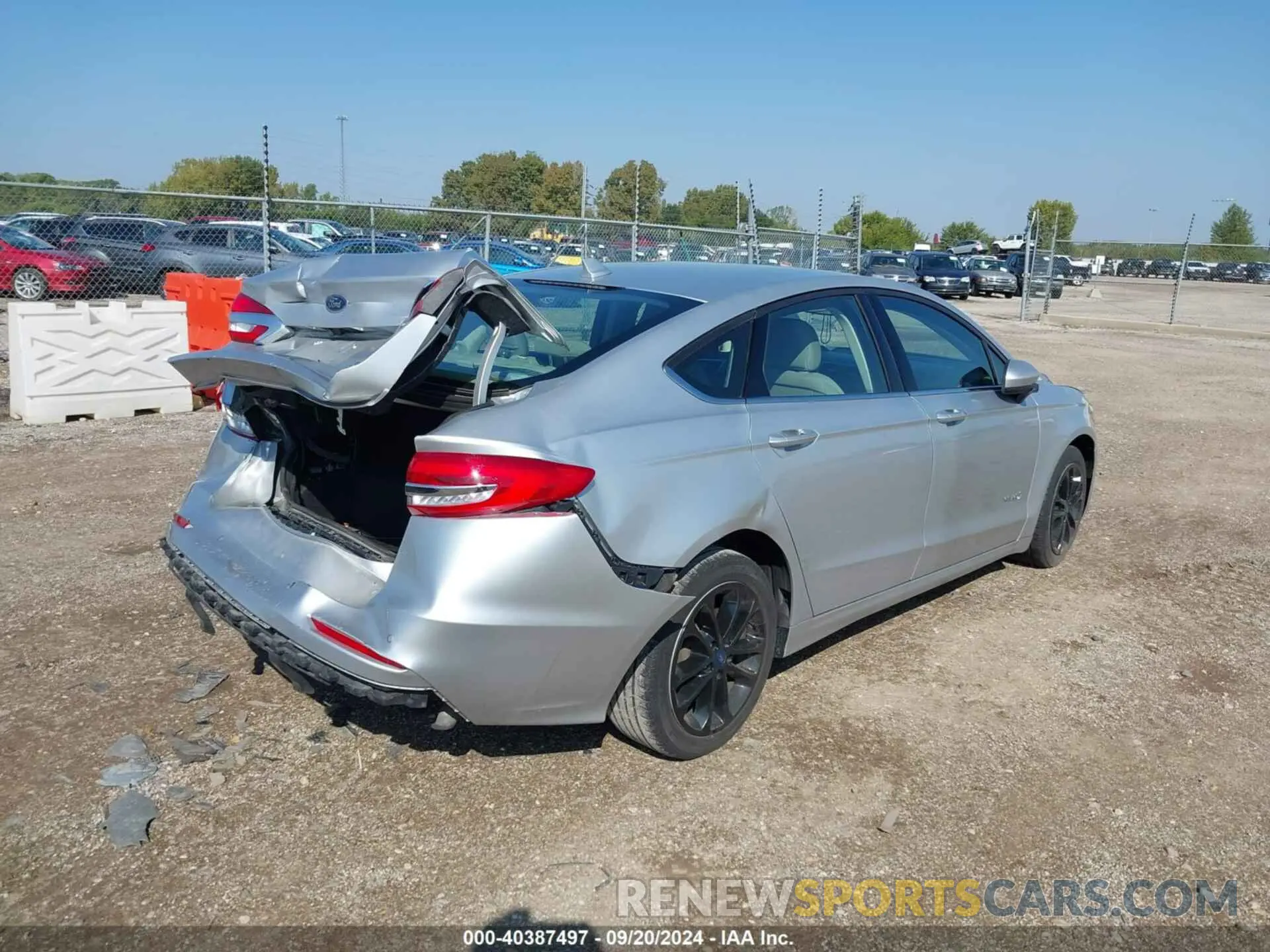 4 Photograph of a damaged car 3FA6P0LU6KR110208 FORD FUSION HYBRID 2019